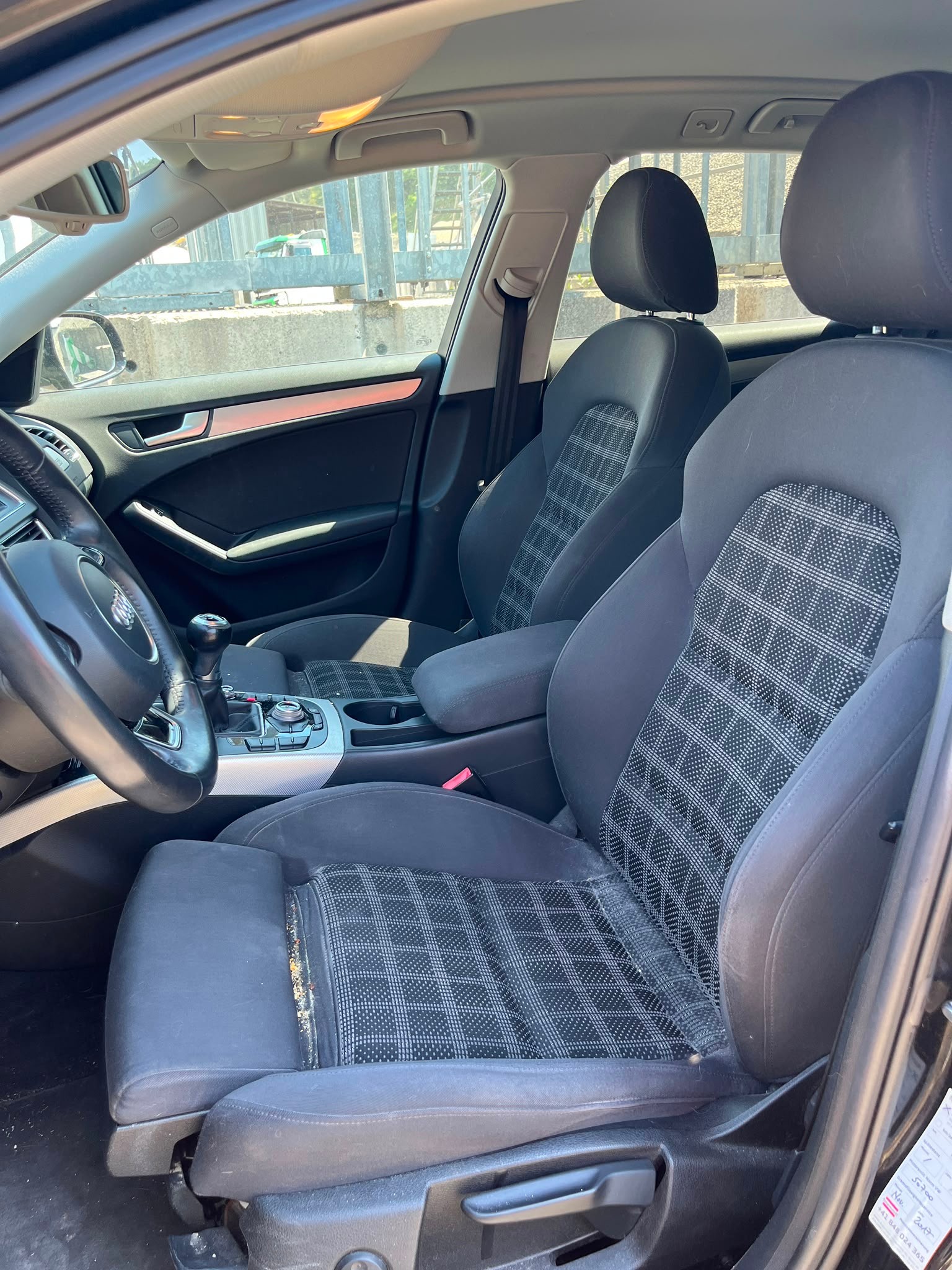 AUDI A4 Avant 2.0 TDI quattro-image-13