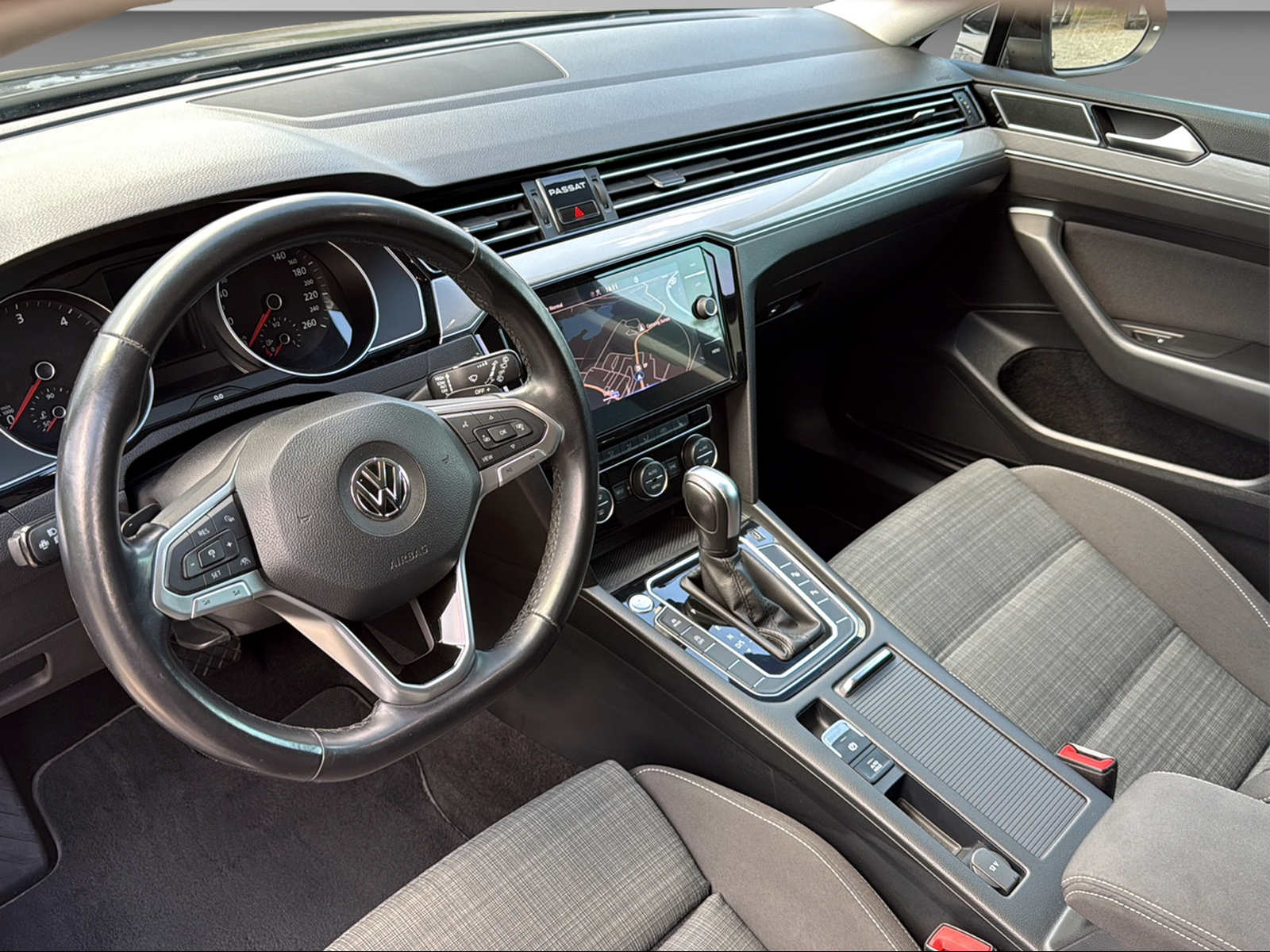 VW Passat Variant 2.0 TDI 150 Business DSG-image-13