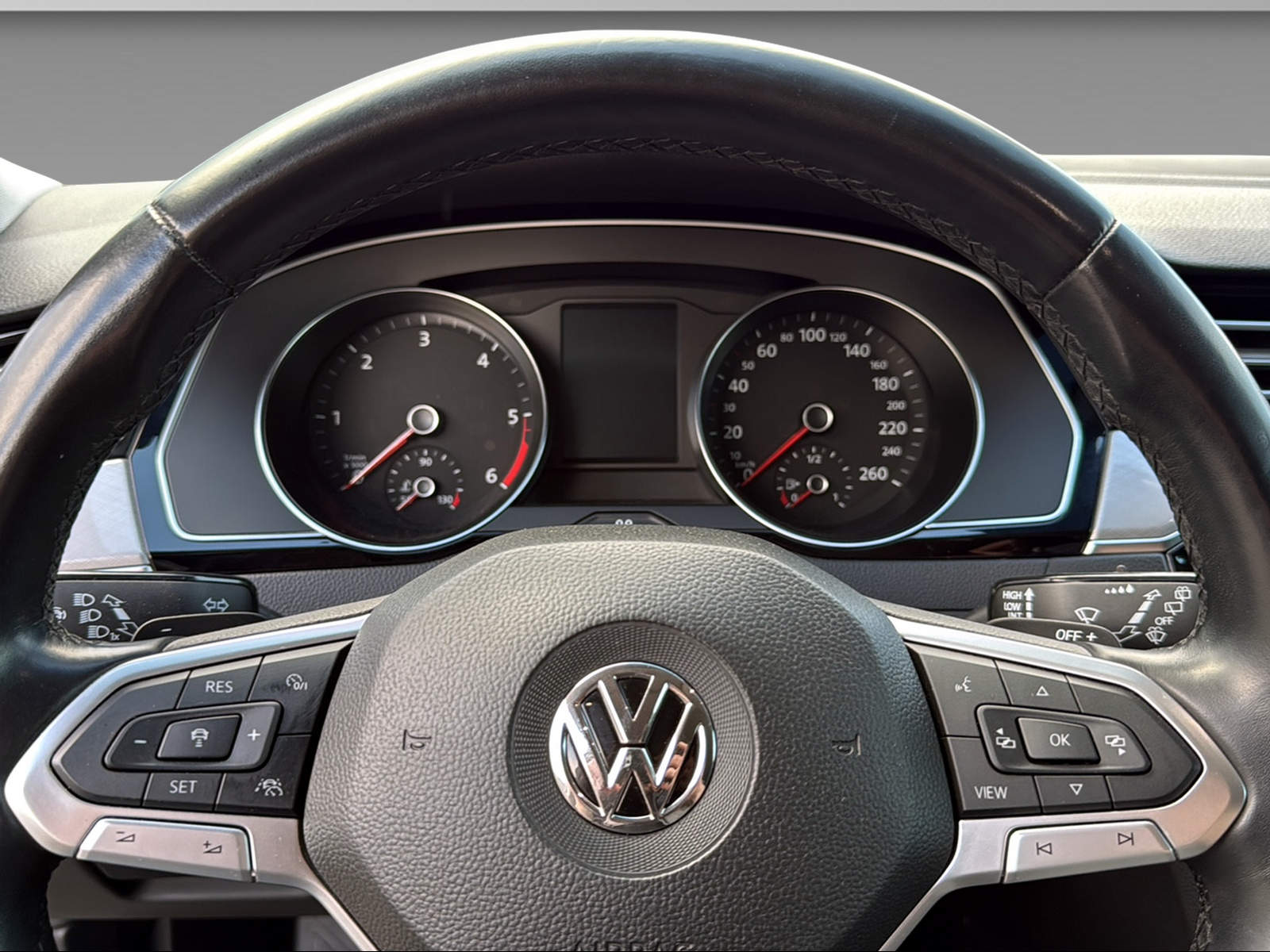 VW Passat Variant 2.0 TDI 150 Business DSG-image-17