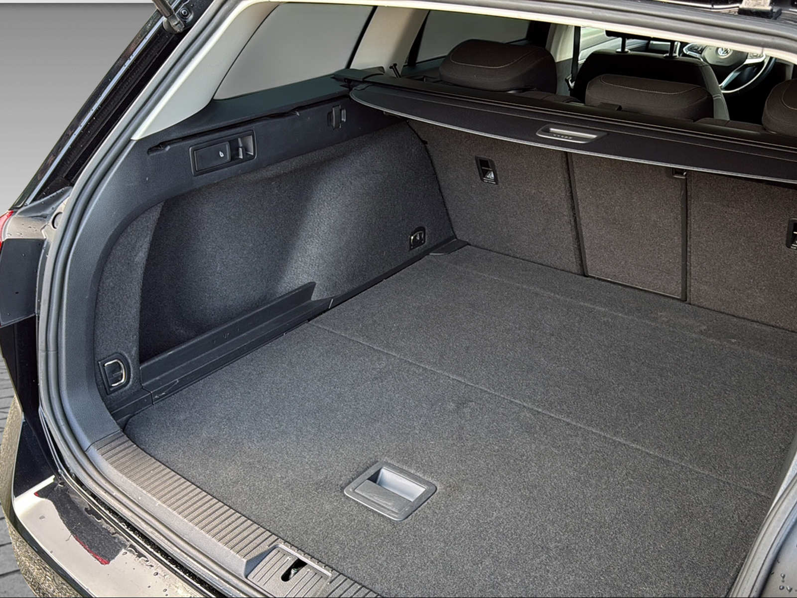 VW Passat Variant 2.0 TDI 150 Business DSG-image-23