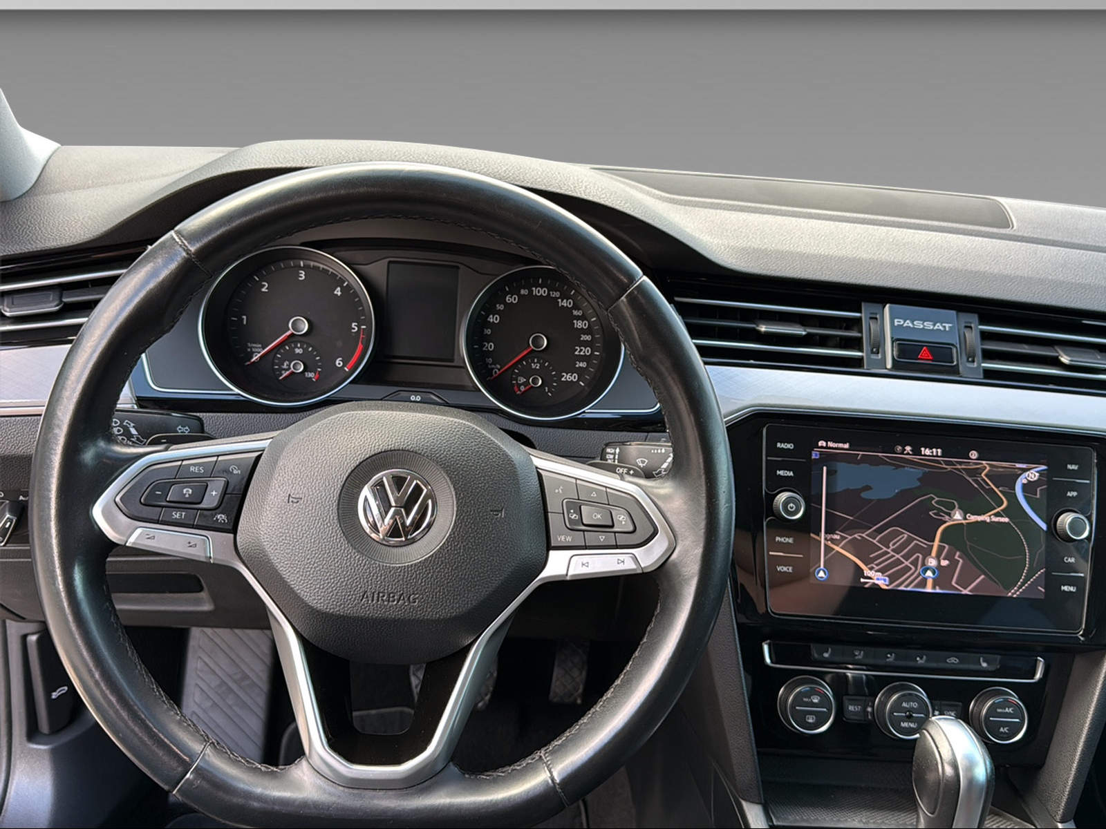 VW Passat Variant 2.0 TDI 150 Business DSG-image-16