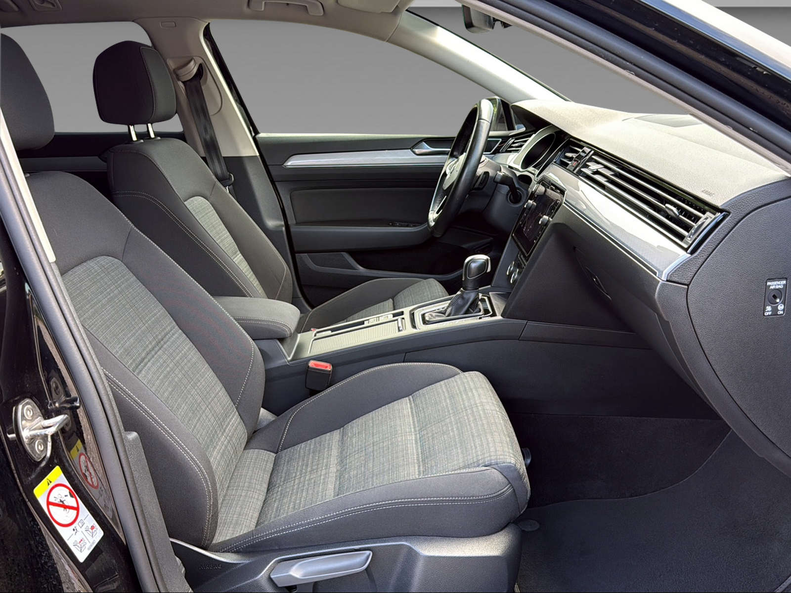 VW Passat Variant 2.0 TDI 150 Business DSG-image-19