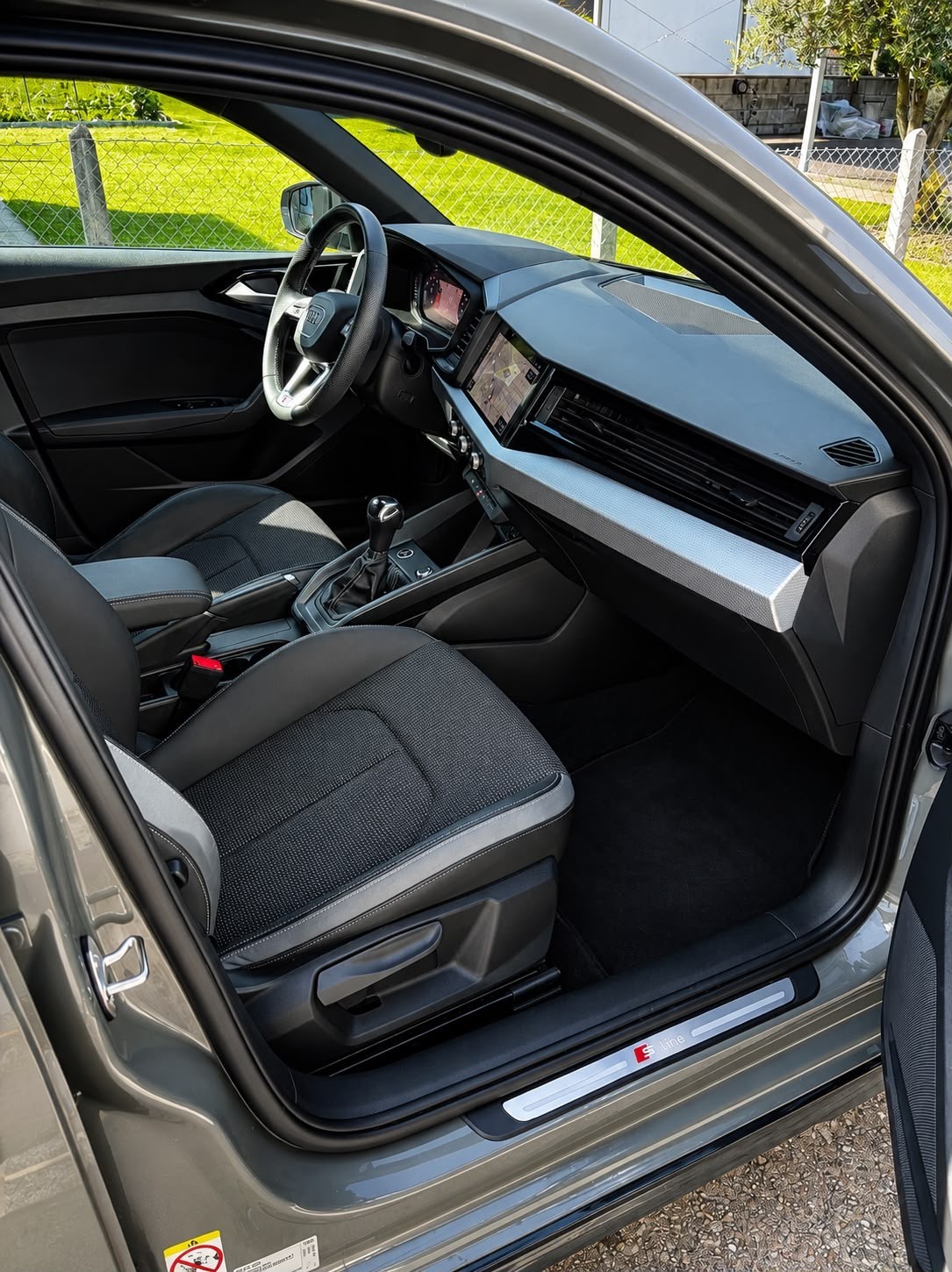 AUDI A1 allstreet 30 TFSI S-tronic S-Line-image-9