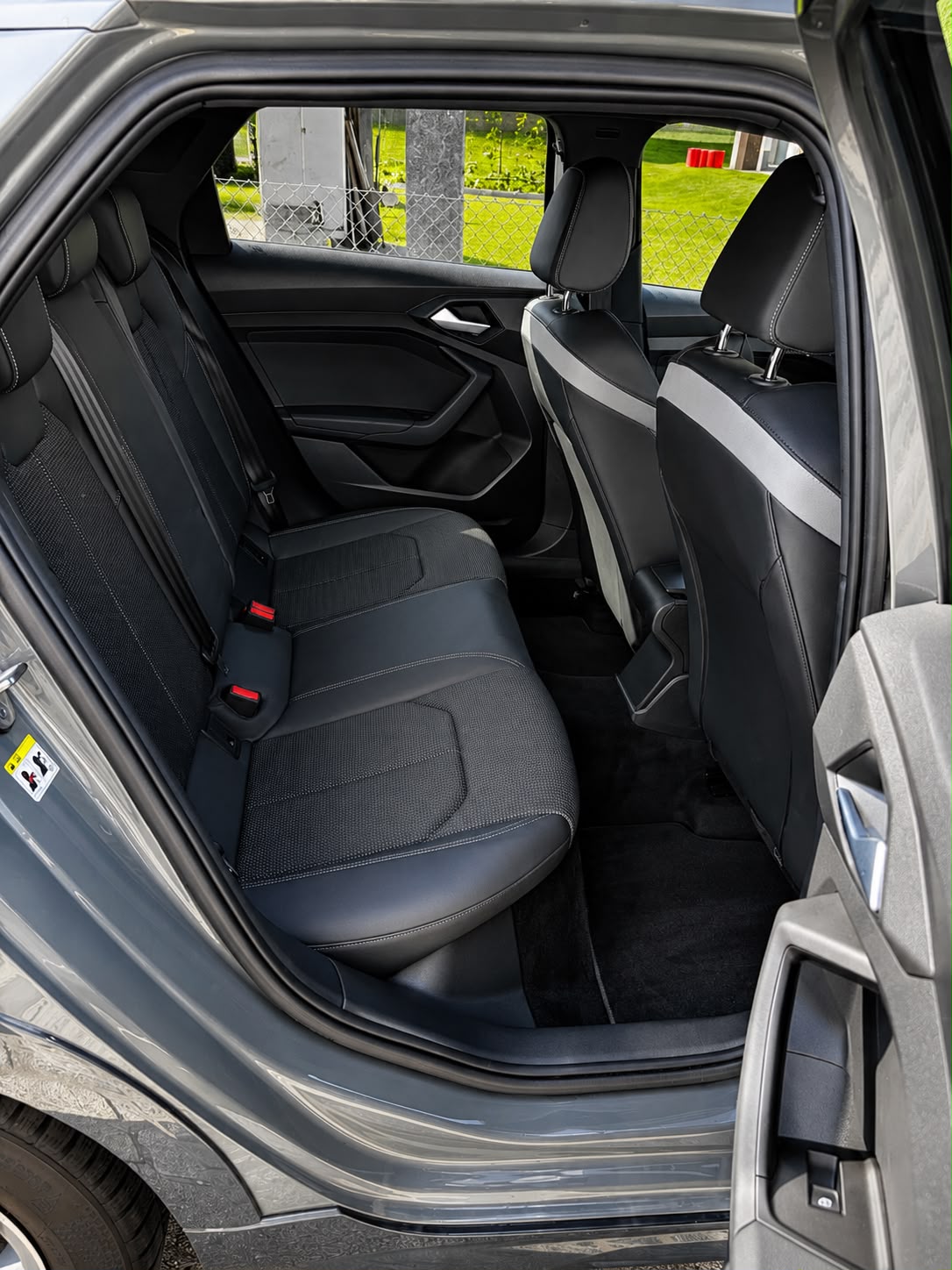 AUDI A1 allstreet 30 TFSI S-tronic S-Line-image-10