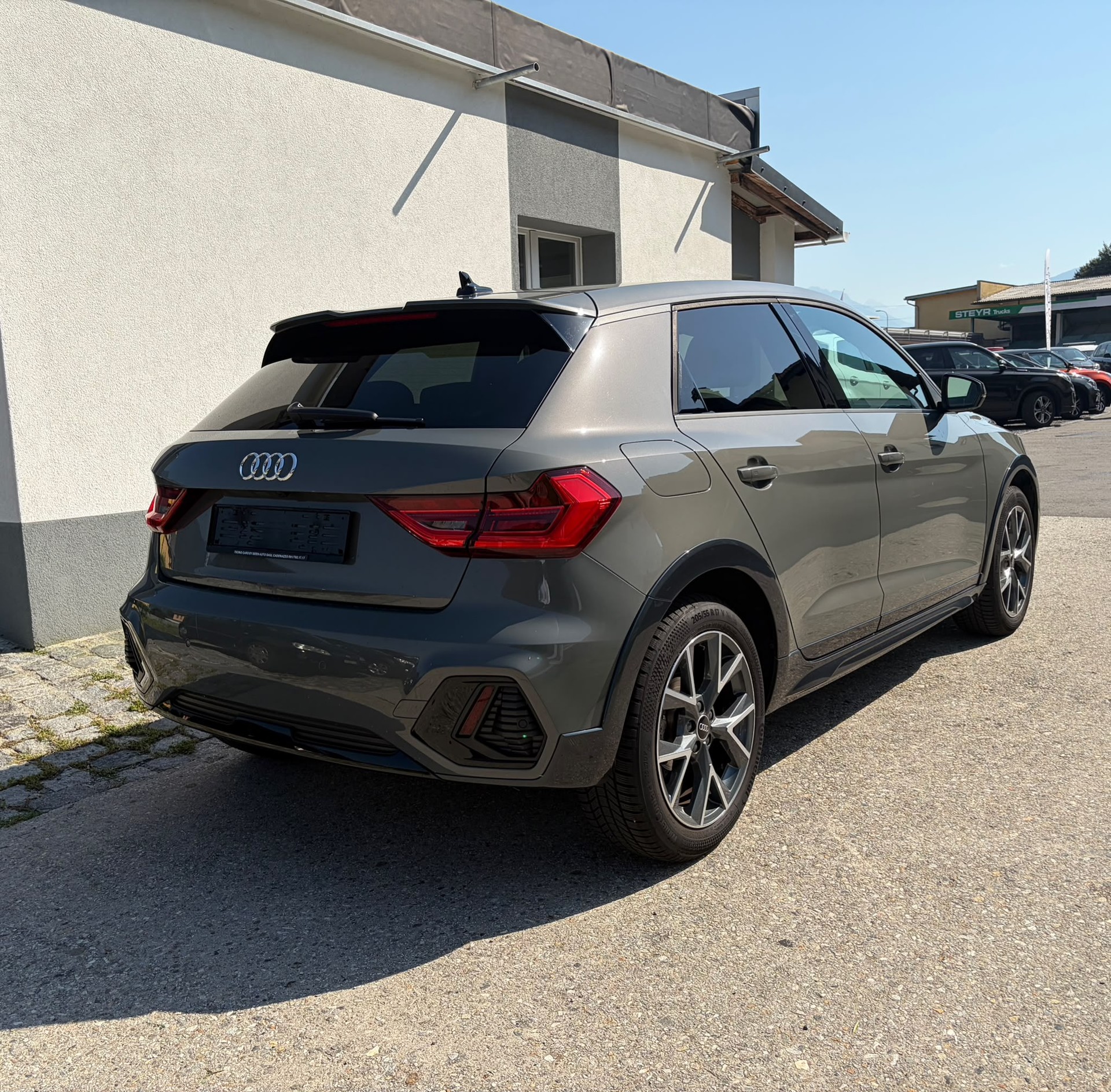 AUDI A1 allstreet 30 TFSI S-tronic S-Line-image-3