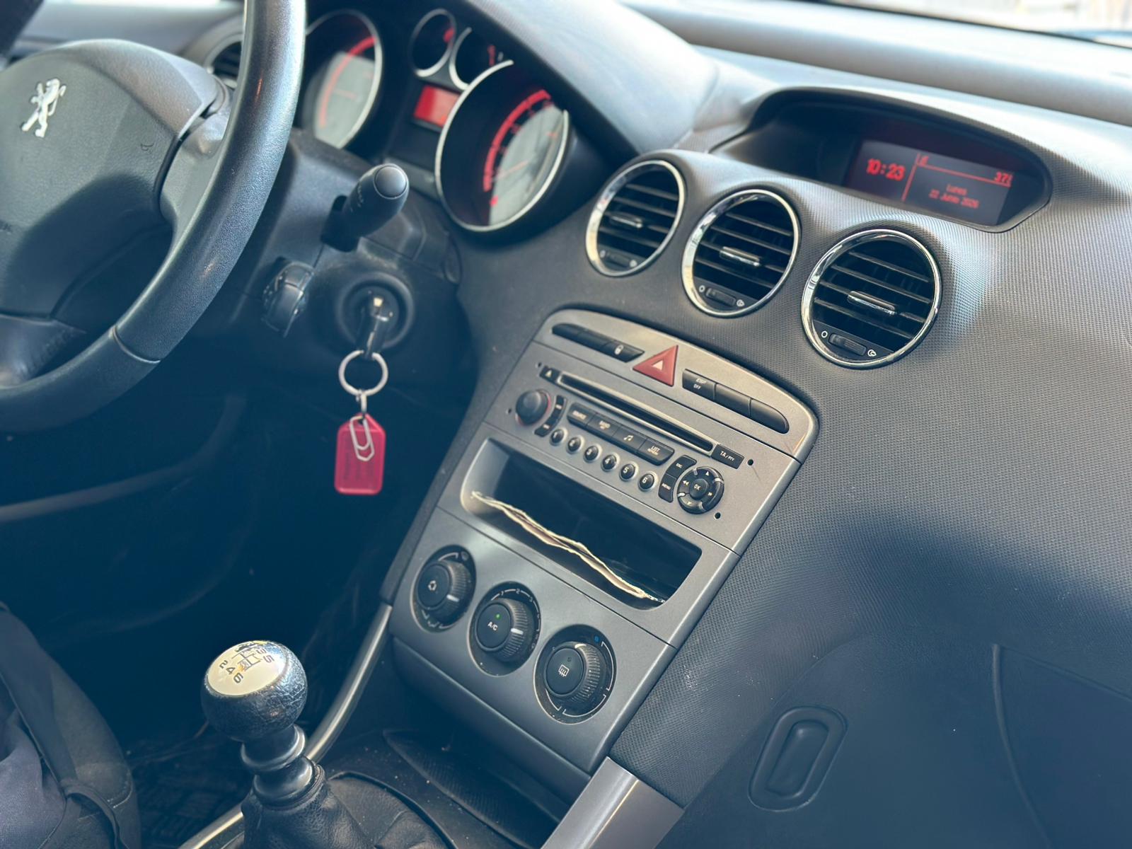 PEUGEOT 308 SW 1.6 HDI Business-image-9