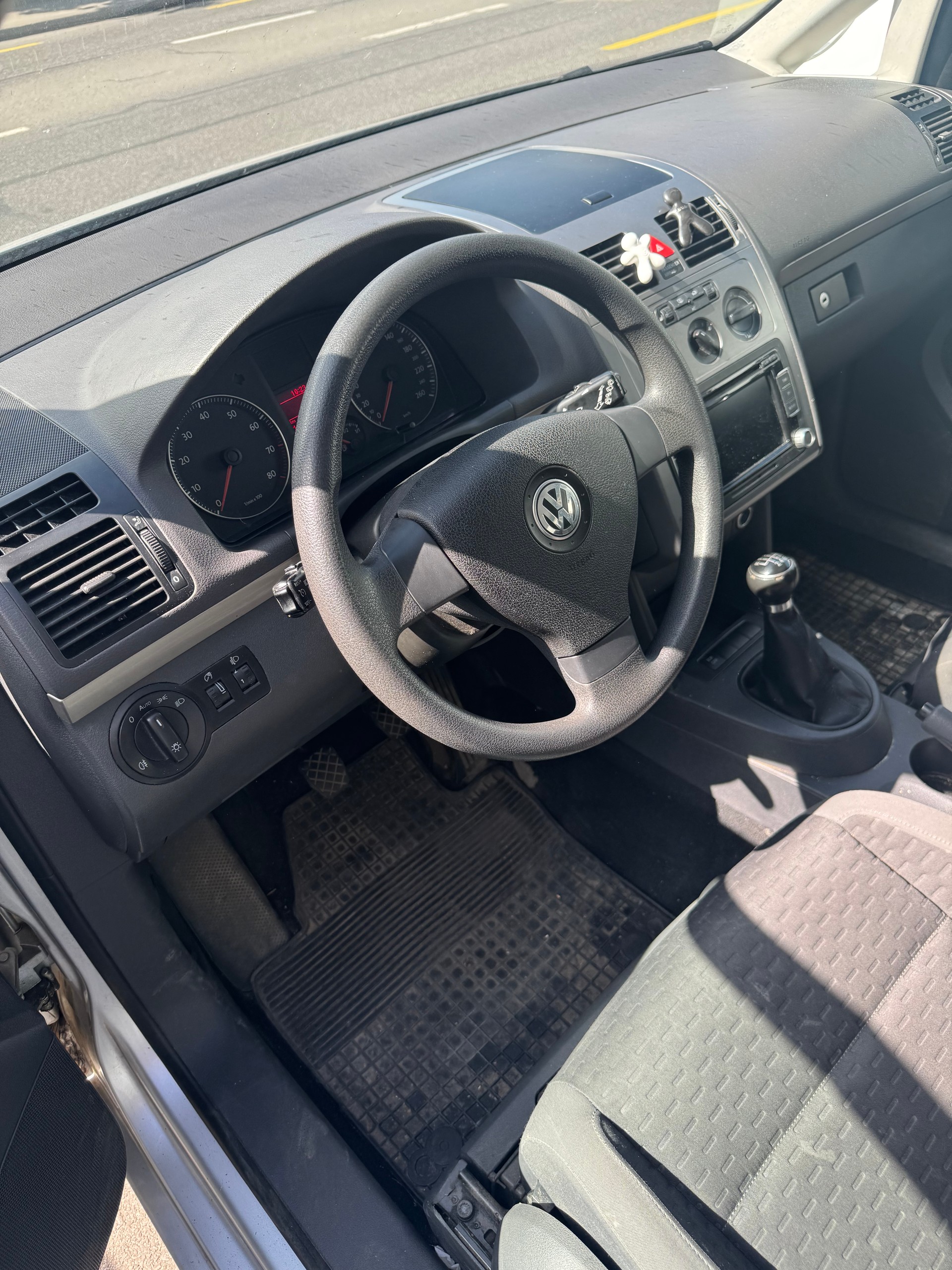 VW TOURAN-image-5