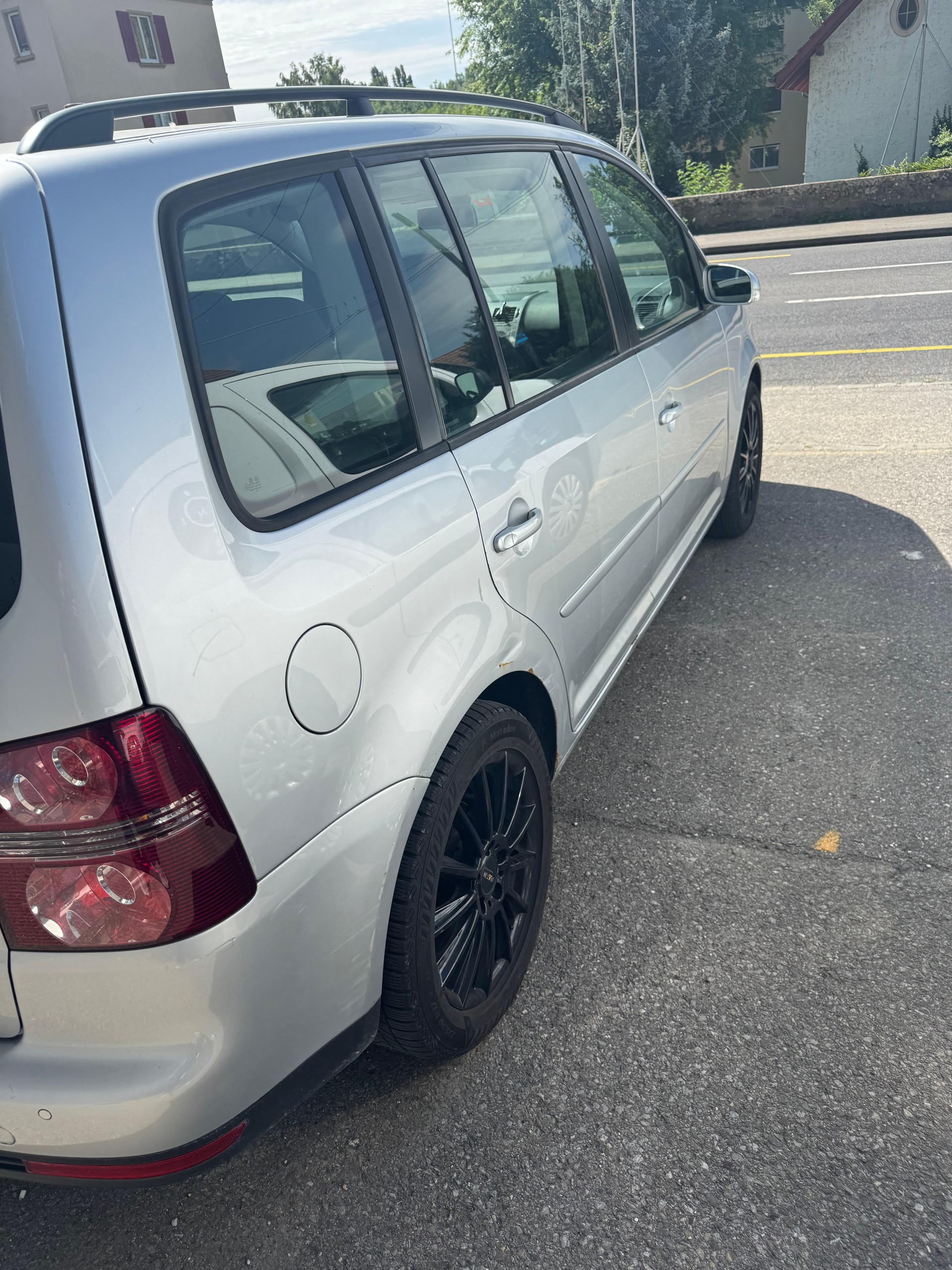 VW TOURAN-image-1