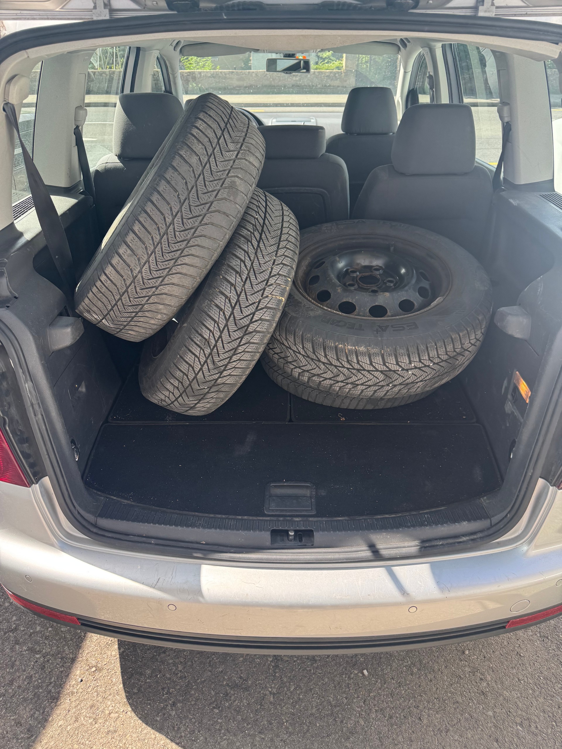 VW TOURAN-image-4