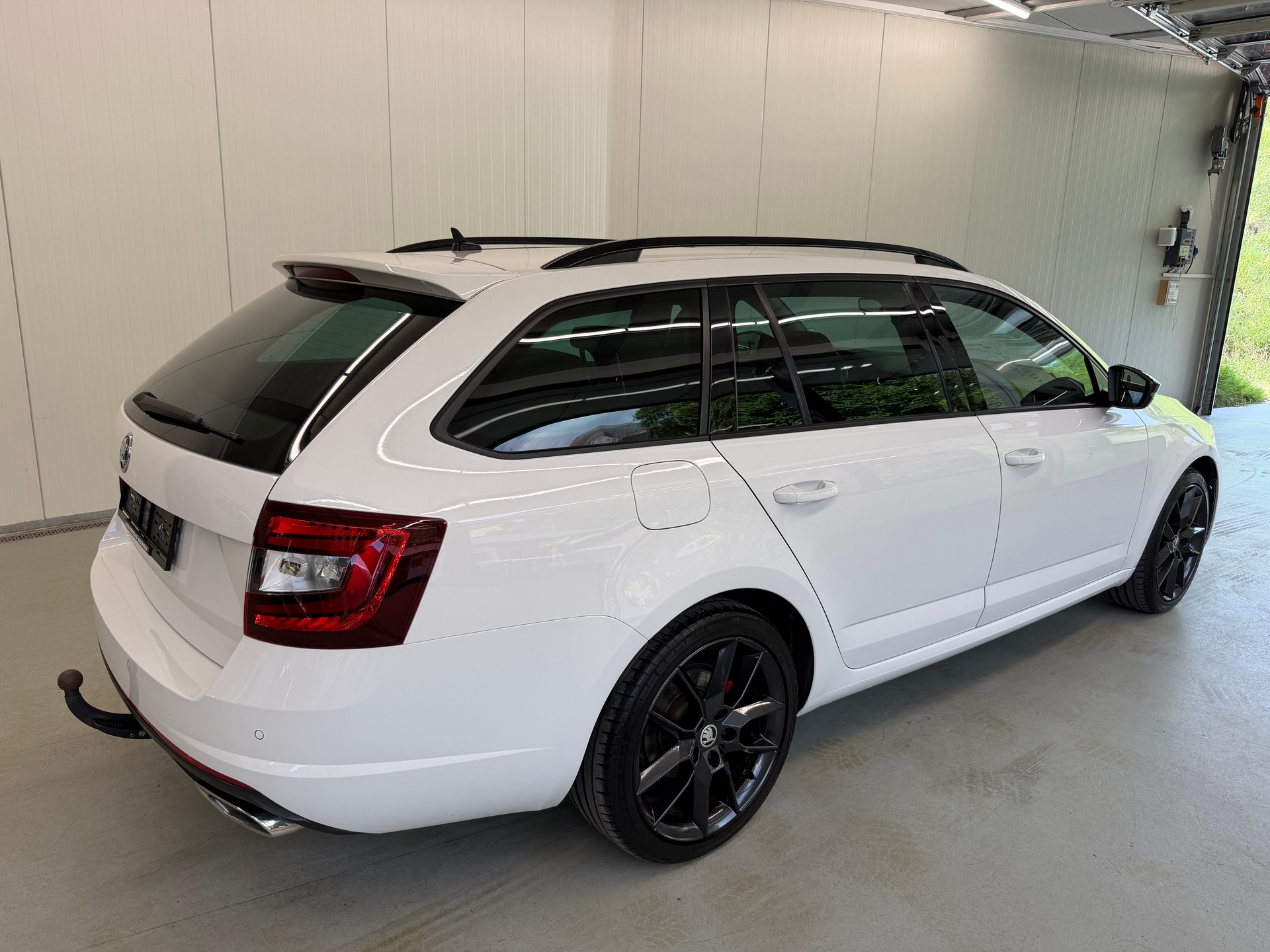 SKODA Octavia Combi 2.0 TDI RS 4x4 DSG-image-2
