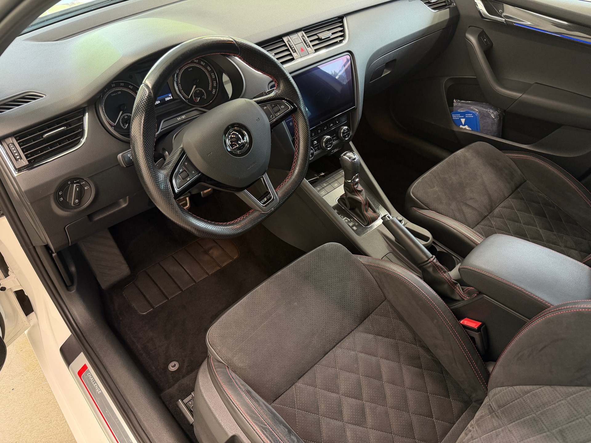 SKODA Octavia Combi 2.0 TDI RS 4x4 DSG-image-9