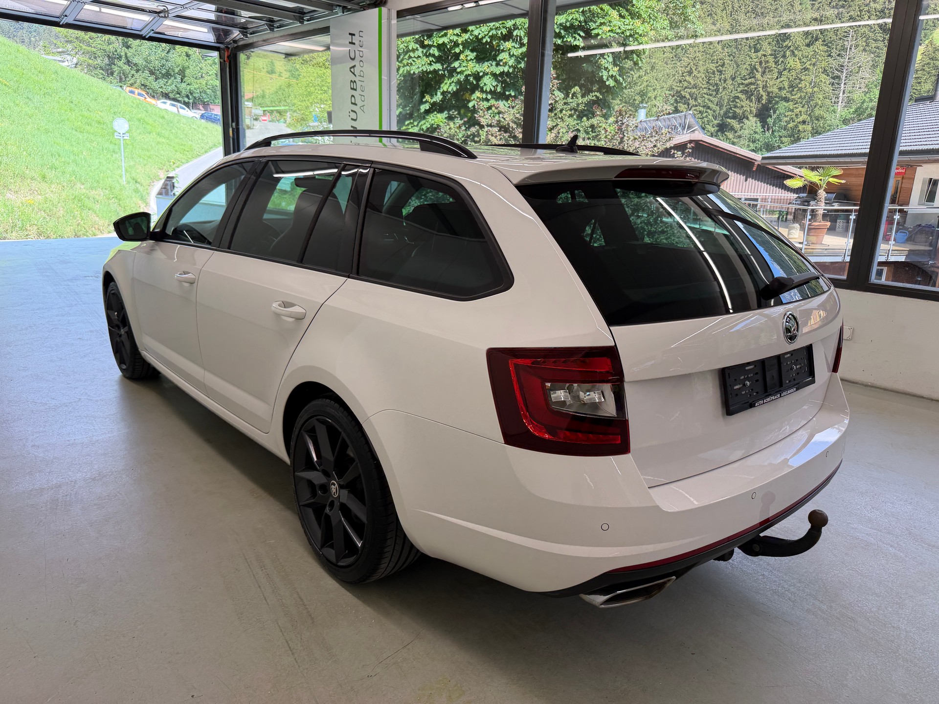 SKODA Octavia Combi 2.0 TDI RS 4x4 DSG-image-4