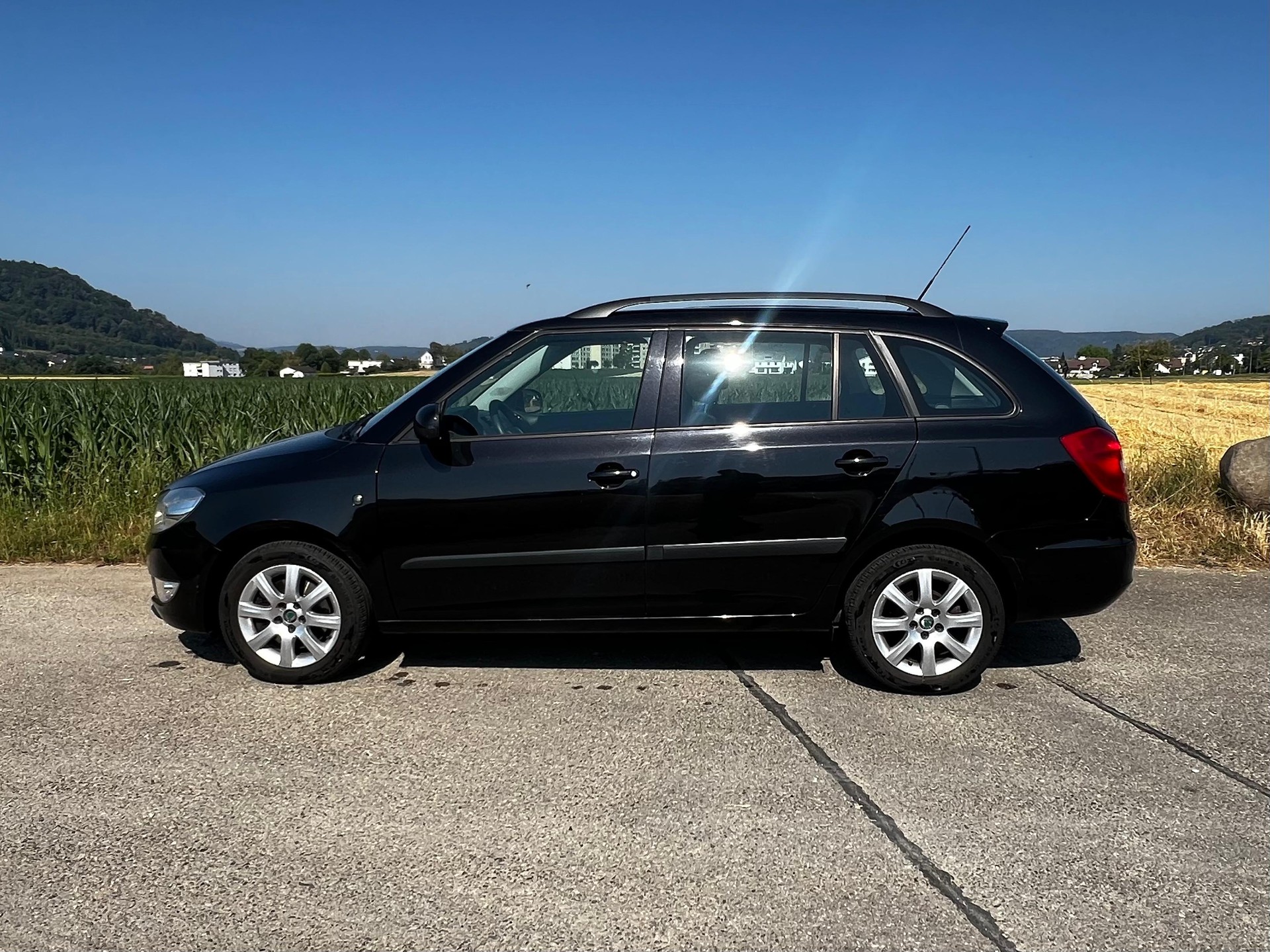 SKODA Fabia 1.2 TSI Ambiente-image-1