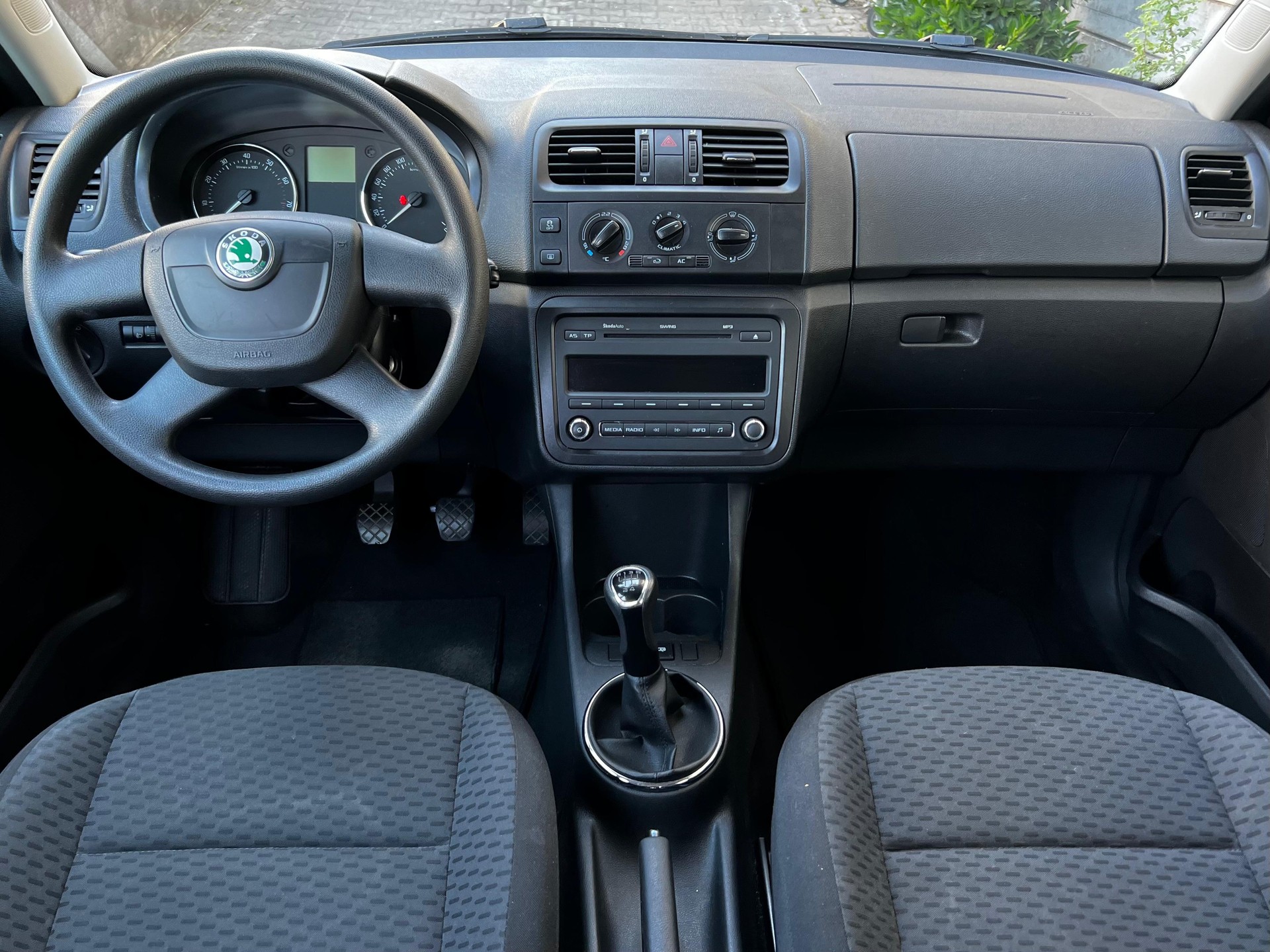 SKODA Fabia 1.2 TSI Ambiente-image-9