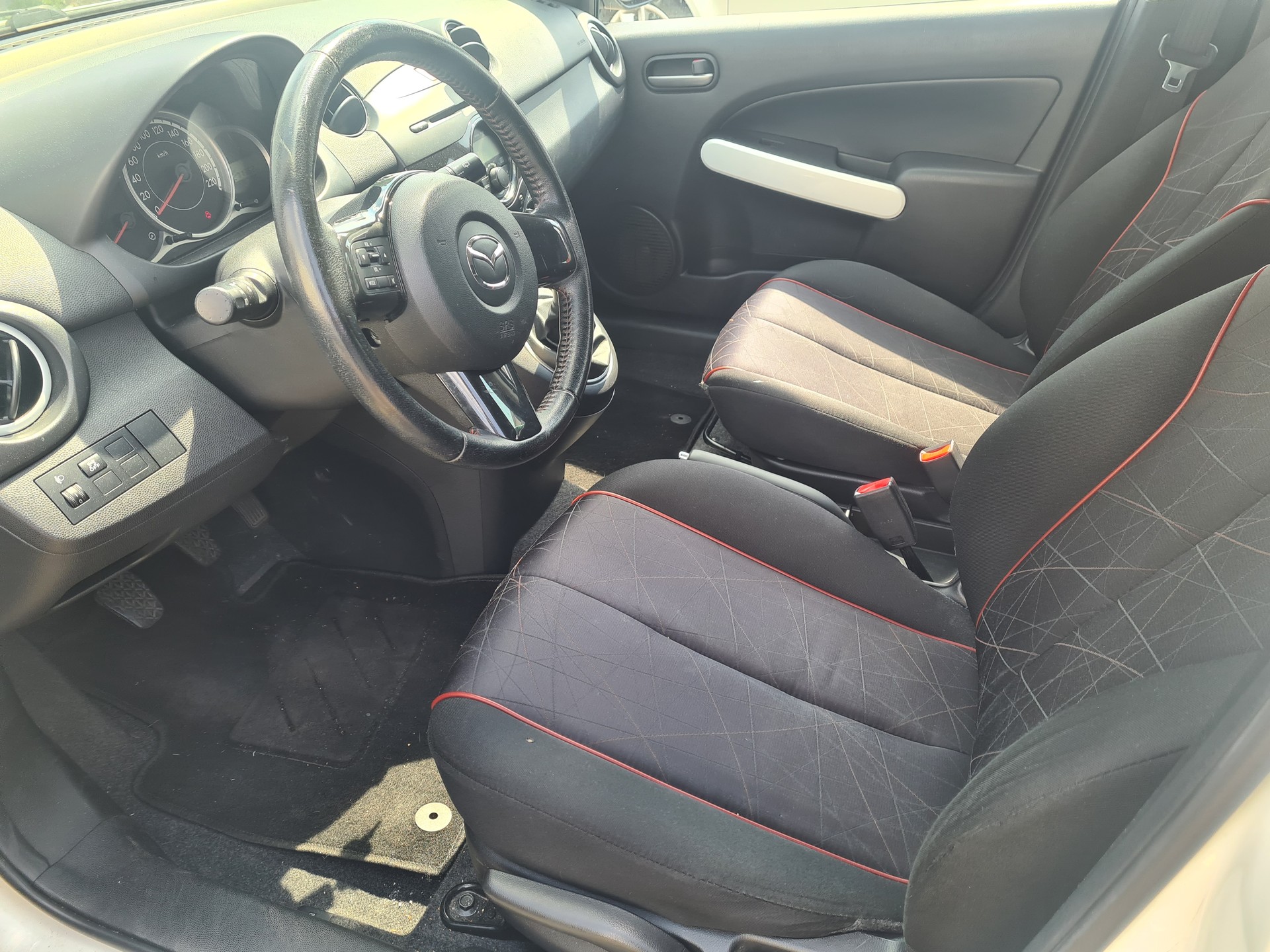 MAZDA 2 1.3i 16V Confort-image-6