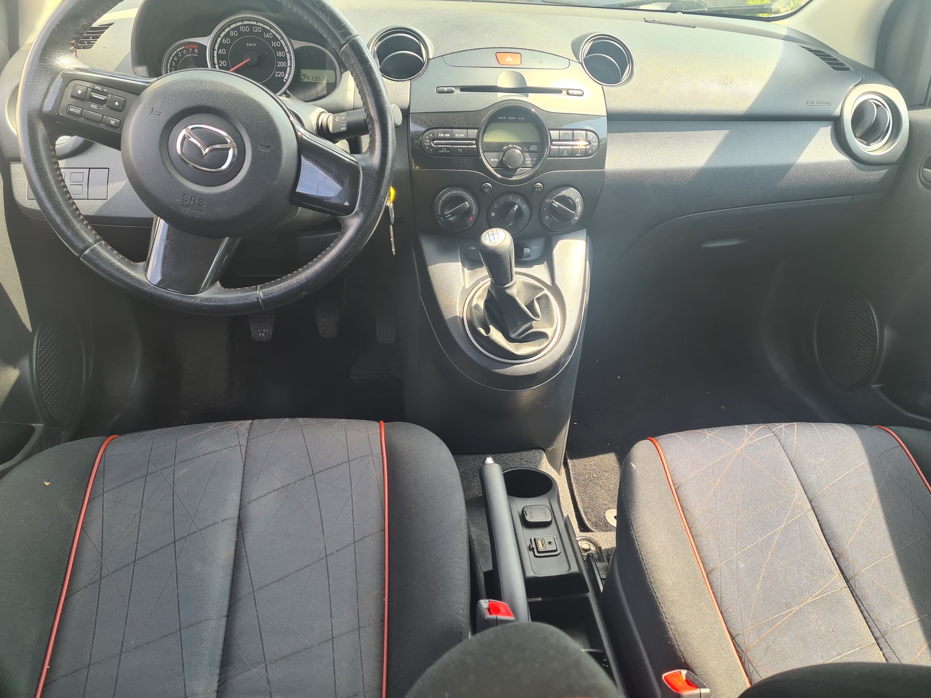 MAZDA 2 1.3i 16V Confort-image-7