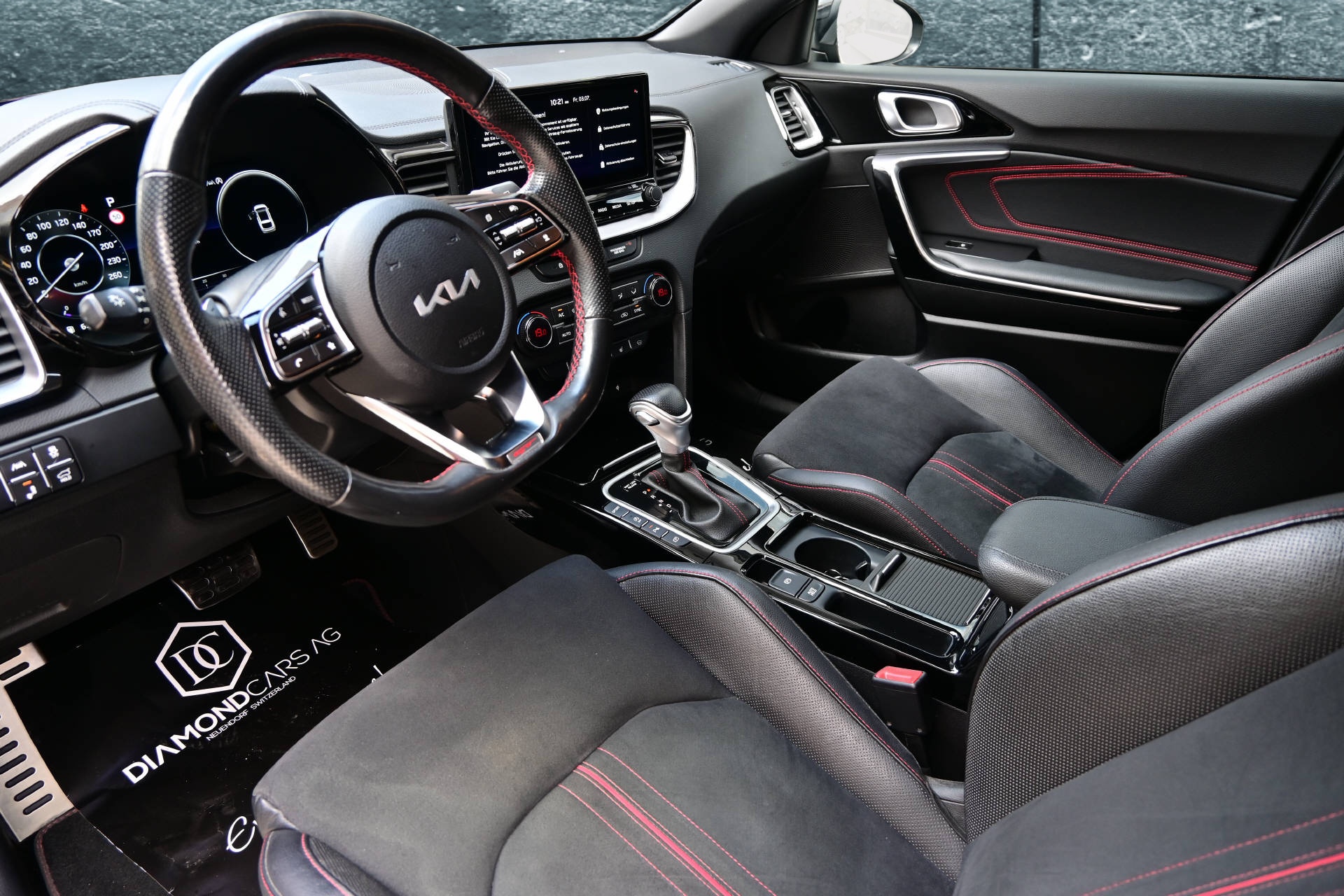 KIA ProCeed 1.6 T-GDi GT *Facelift*-image-11
