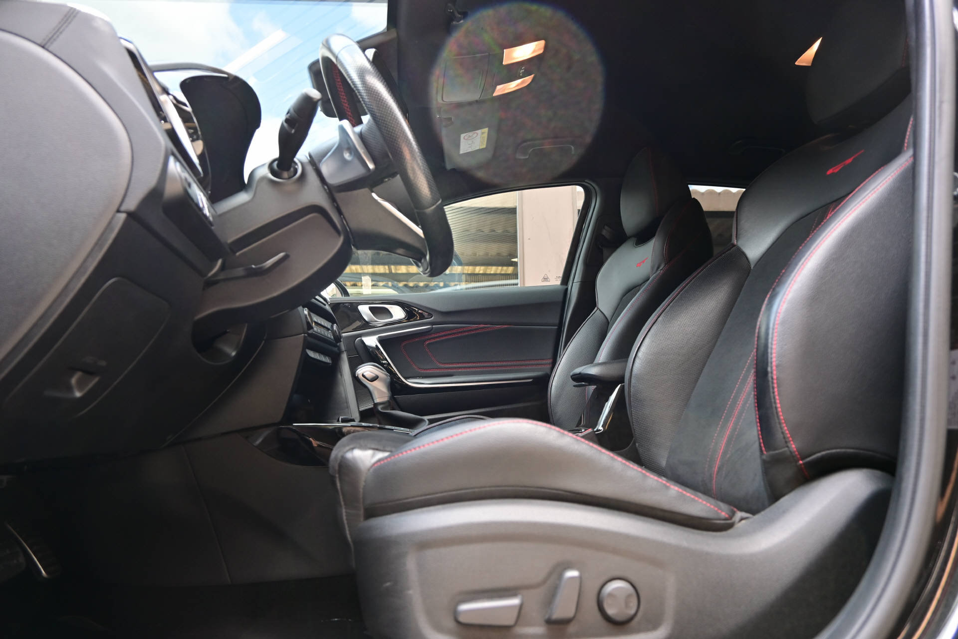 KIA ProCeed 1.6 T-GDi GT *Facelift*-image-9