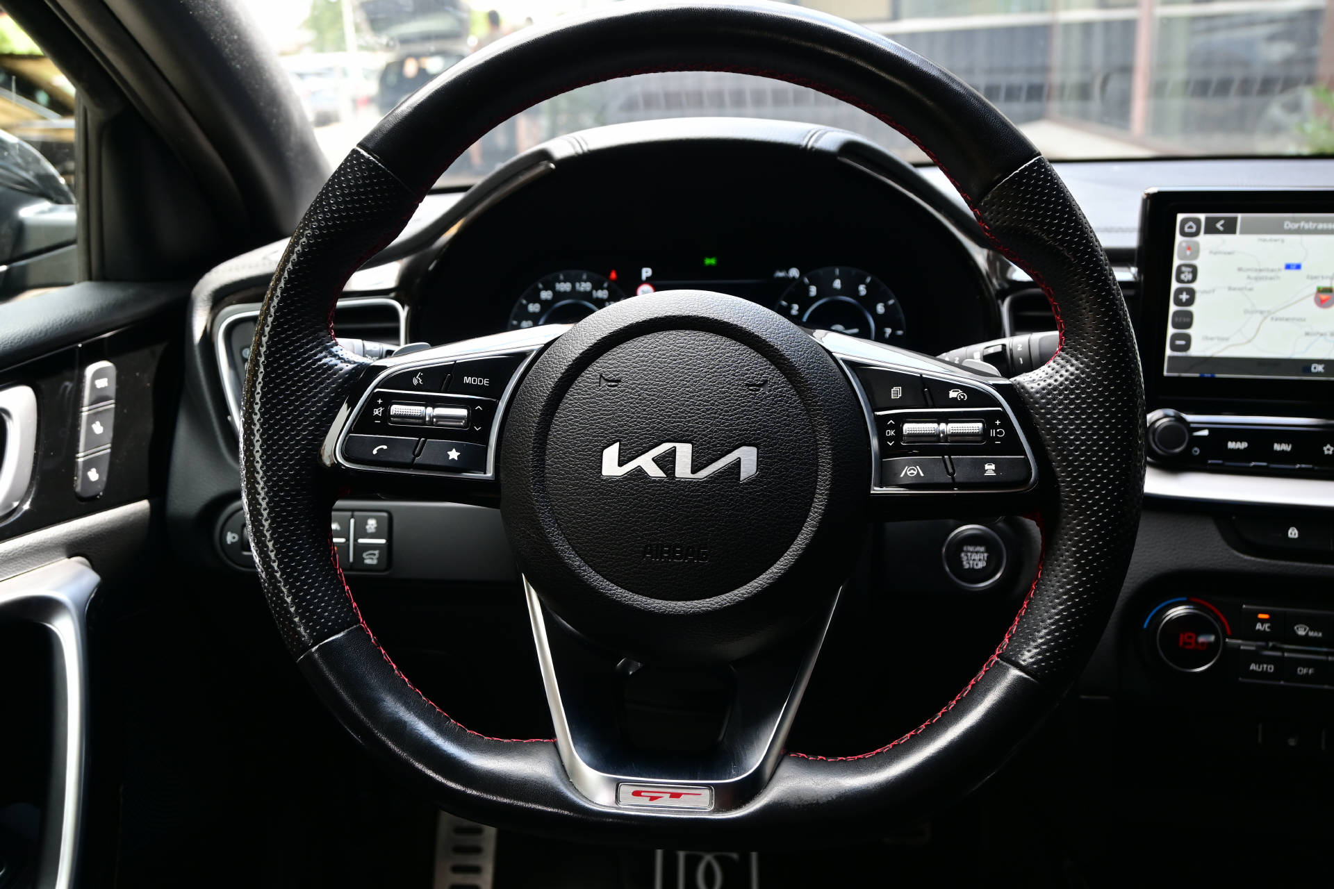 KIA ProCeed 1.6 T-GDi GT *Facelift*-image-15