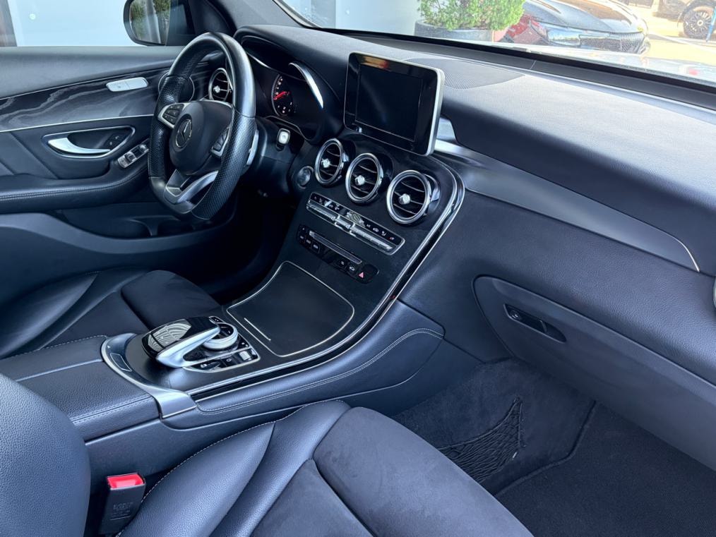 MERCEDES-BENZ GLC 250 AMG Line 4Matic-image-7