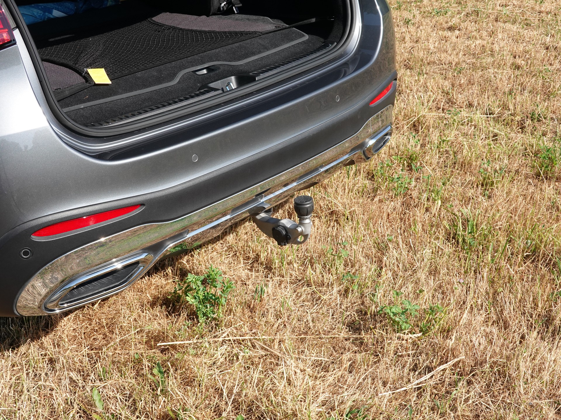 MERCEDES-BENZ GLC 300 e AMG Line 4matic 9G-Tronic-image-11