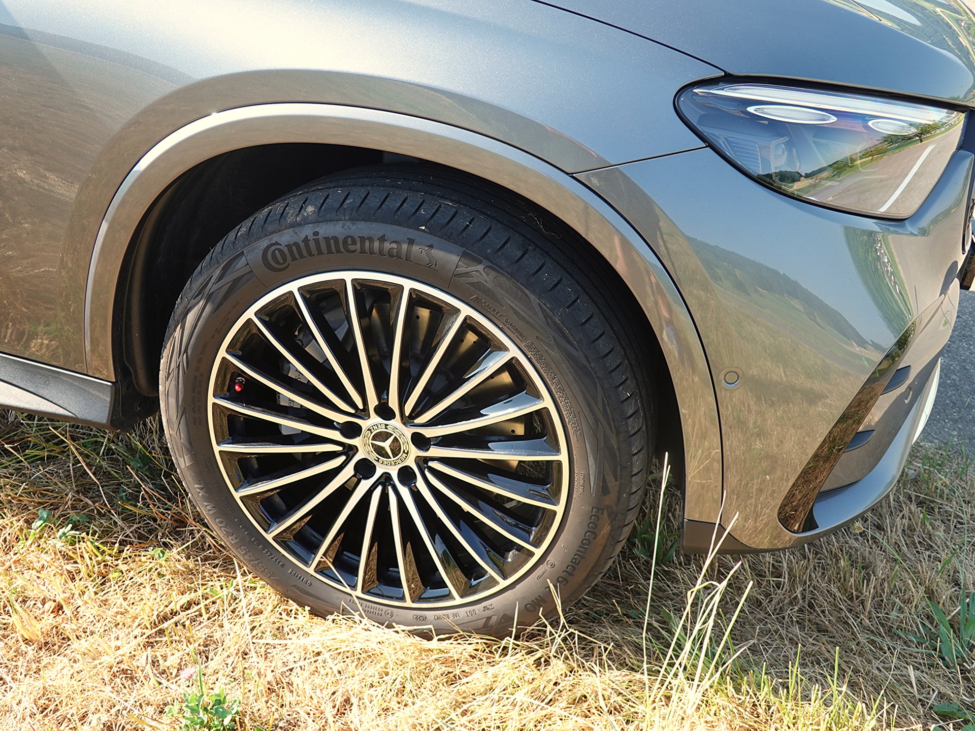 MERCEDES-BENZ GLC 300 e AMG Line 4matic-image-2