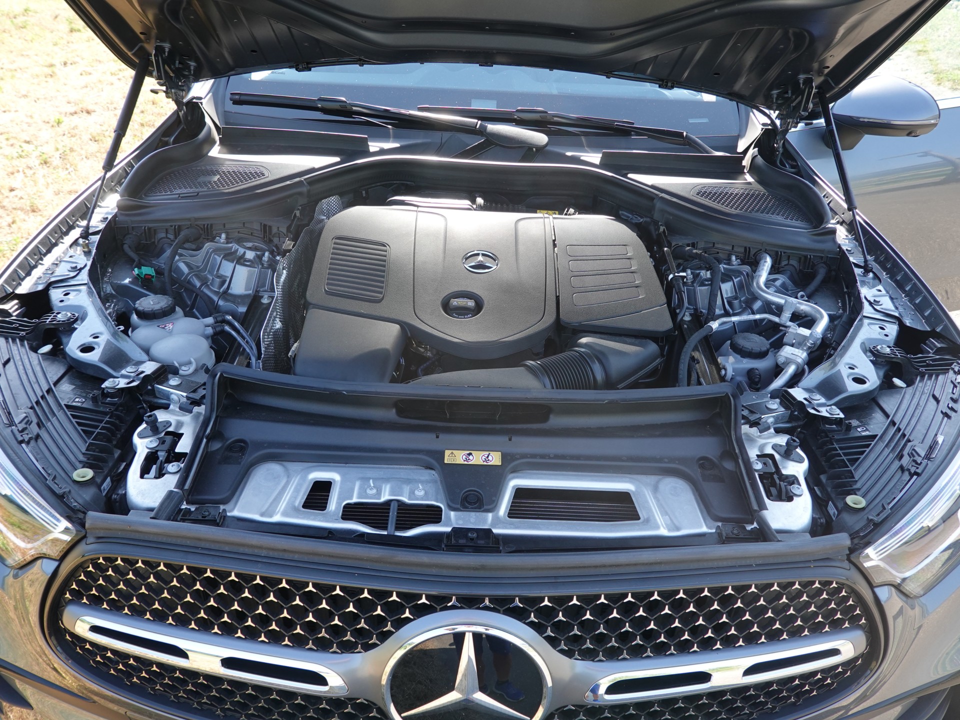 MERCEDES-BENZ GLC 300 e AMG Line 4matic-image-5
