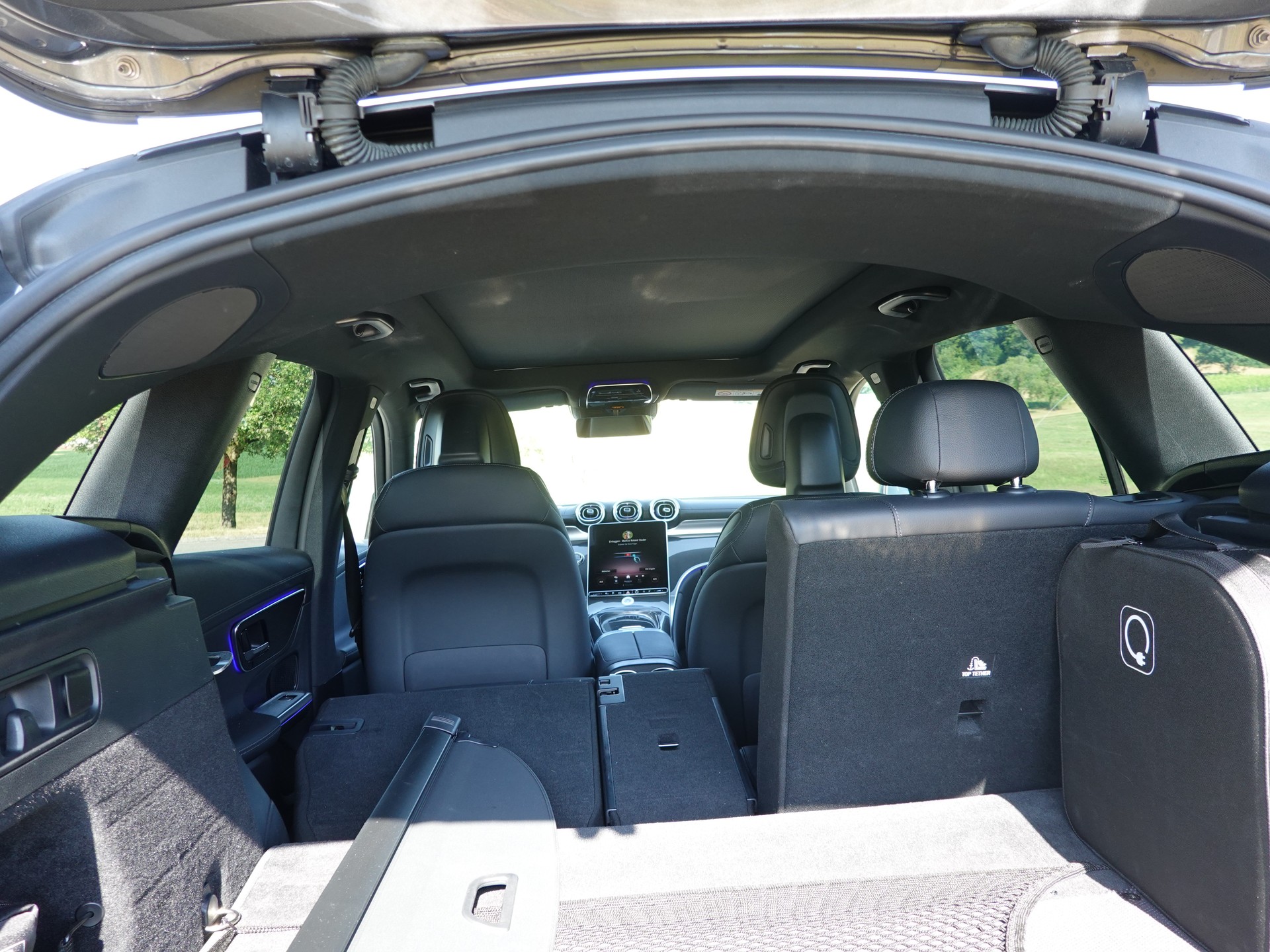 MERCEDES-BENZ GLC 300 e AMG Line 4matic 9G-Tronic-image-6
