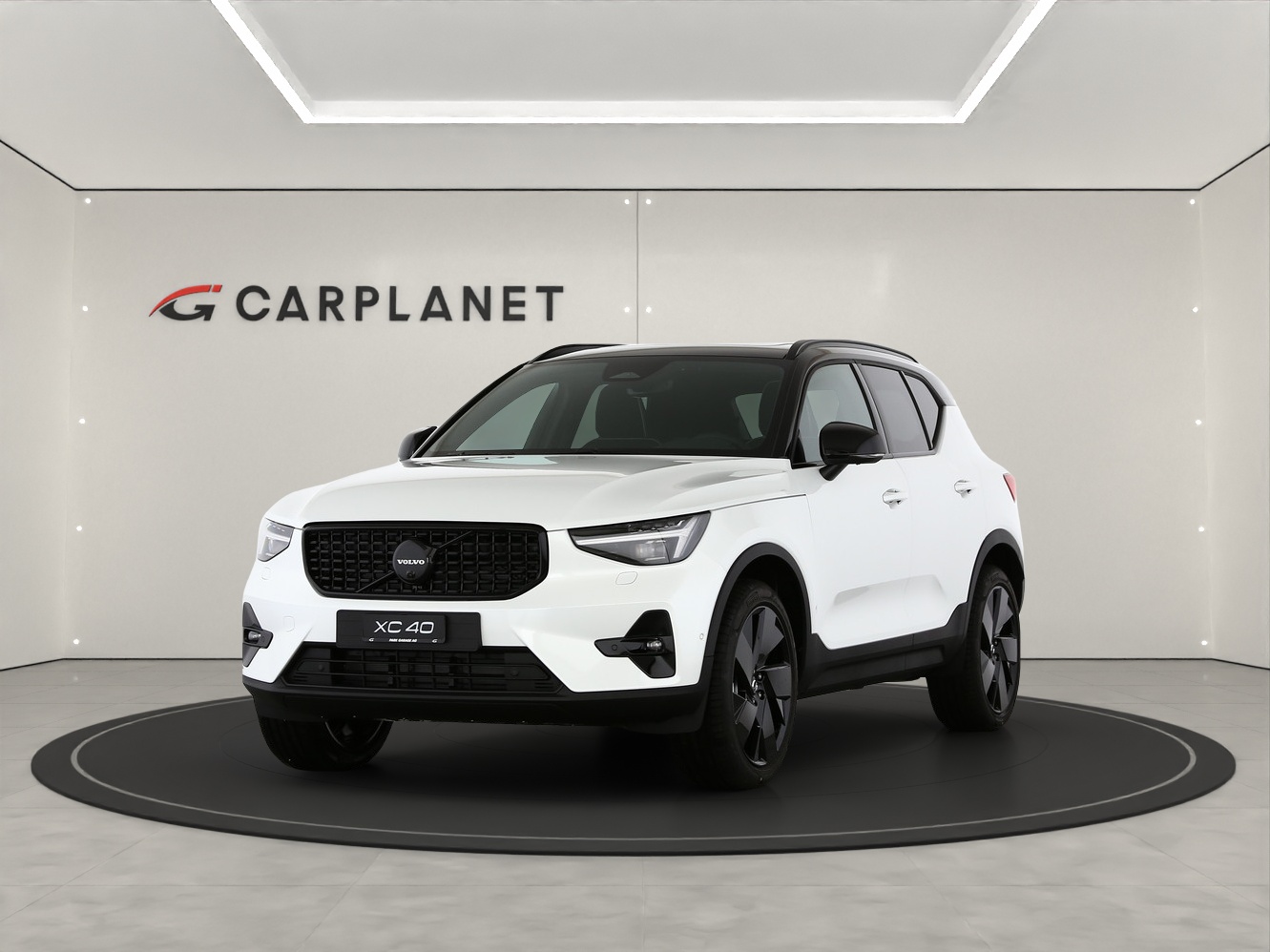 VOLVO XC40 2.0 B4 MH Black Edition-image-0