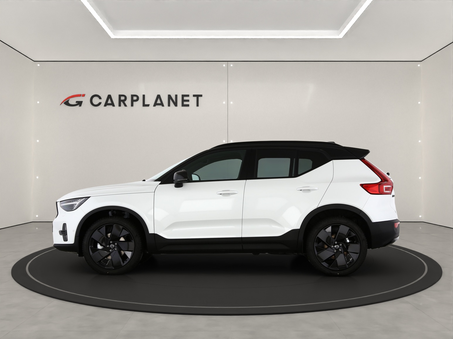 VOLVO XC40 2.0 B4 MH Black Edition-image-1