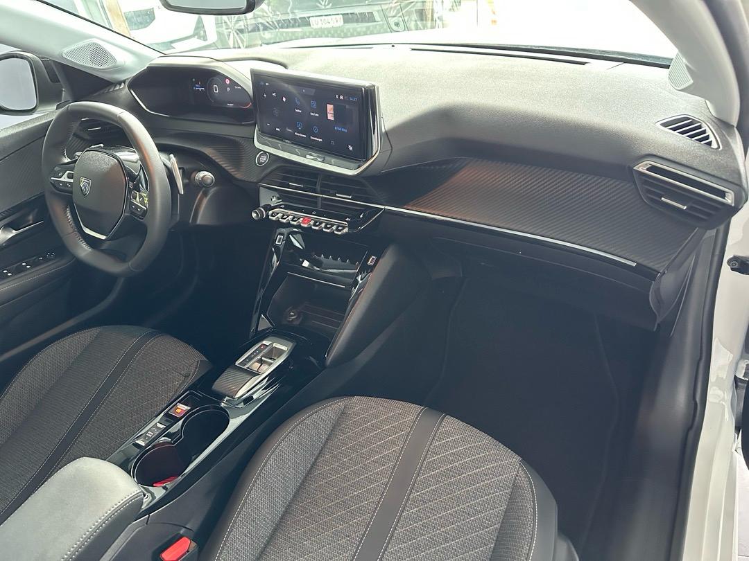 PEUGEOT 208 1.2 MHEV 110 Allure-image-8