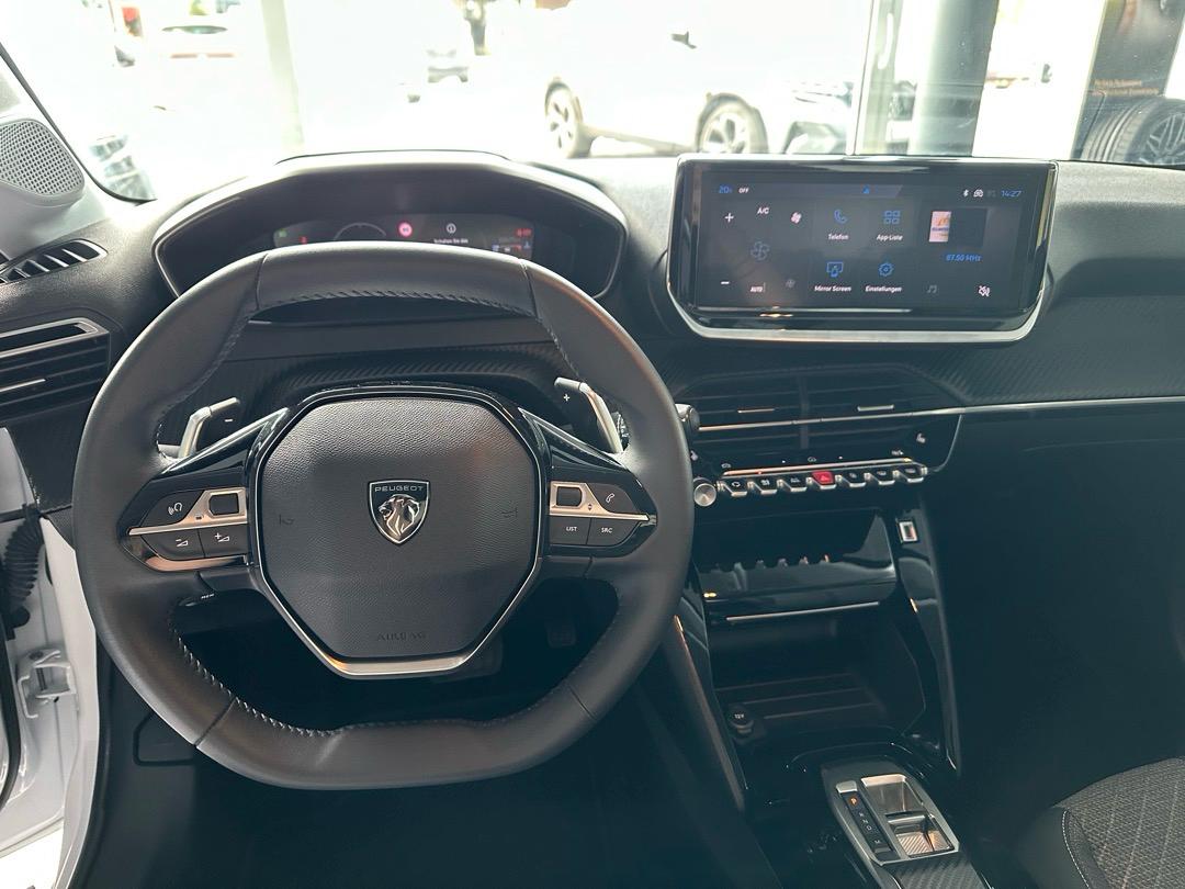 PEUGEOT 208 1.2 MHEV 110 Allure-image-10