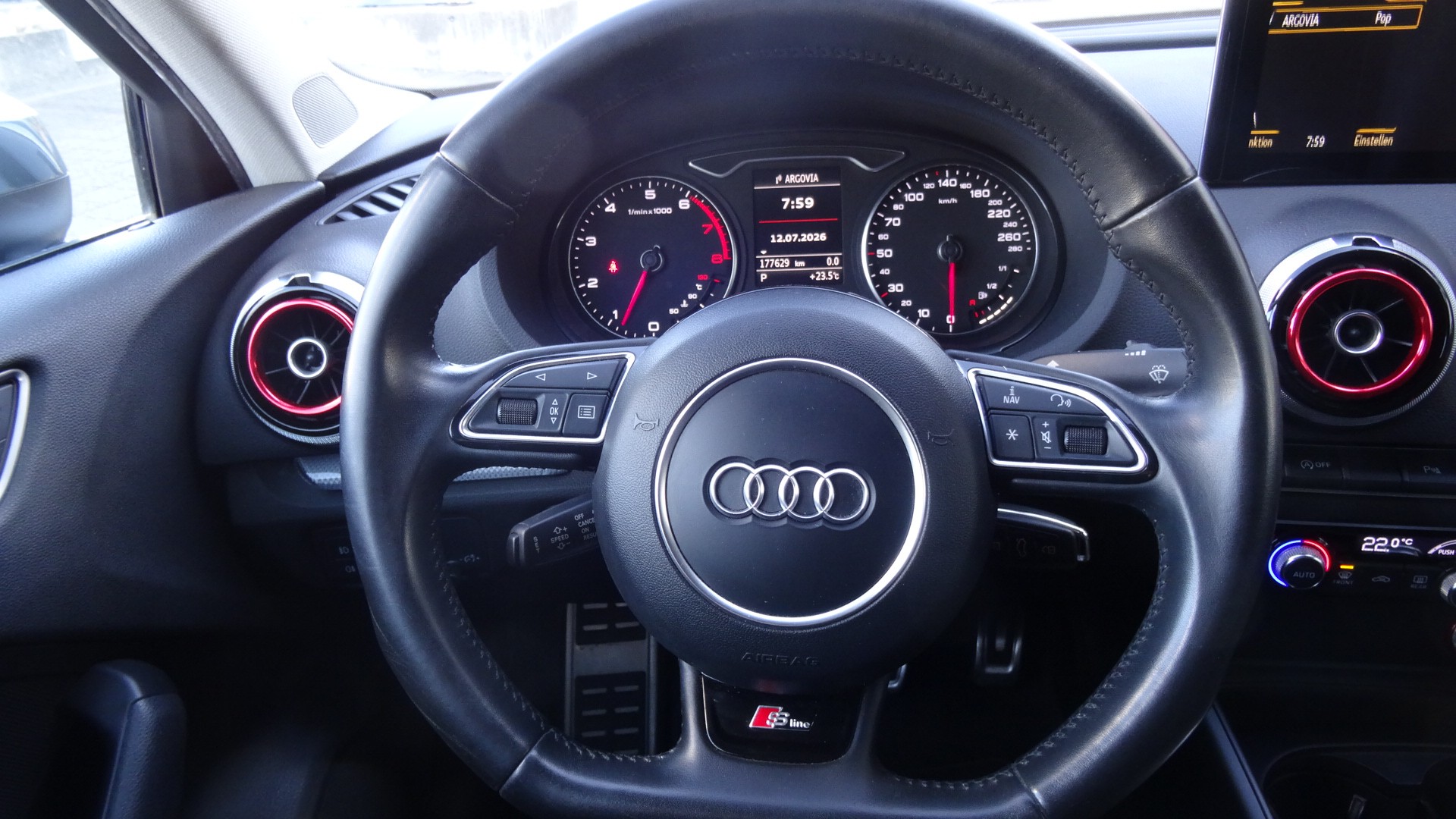 AUDI A3 Limousine 1.4 TFSI Attraction S-tronic-image-16