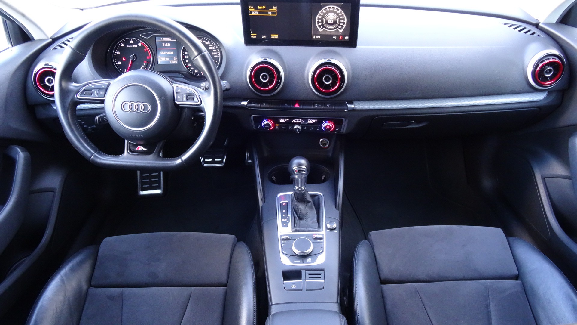 AUDI A3 Limousine 1.4 TFSI Attraction S-tronic-image-14