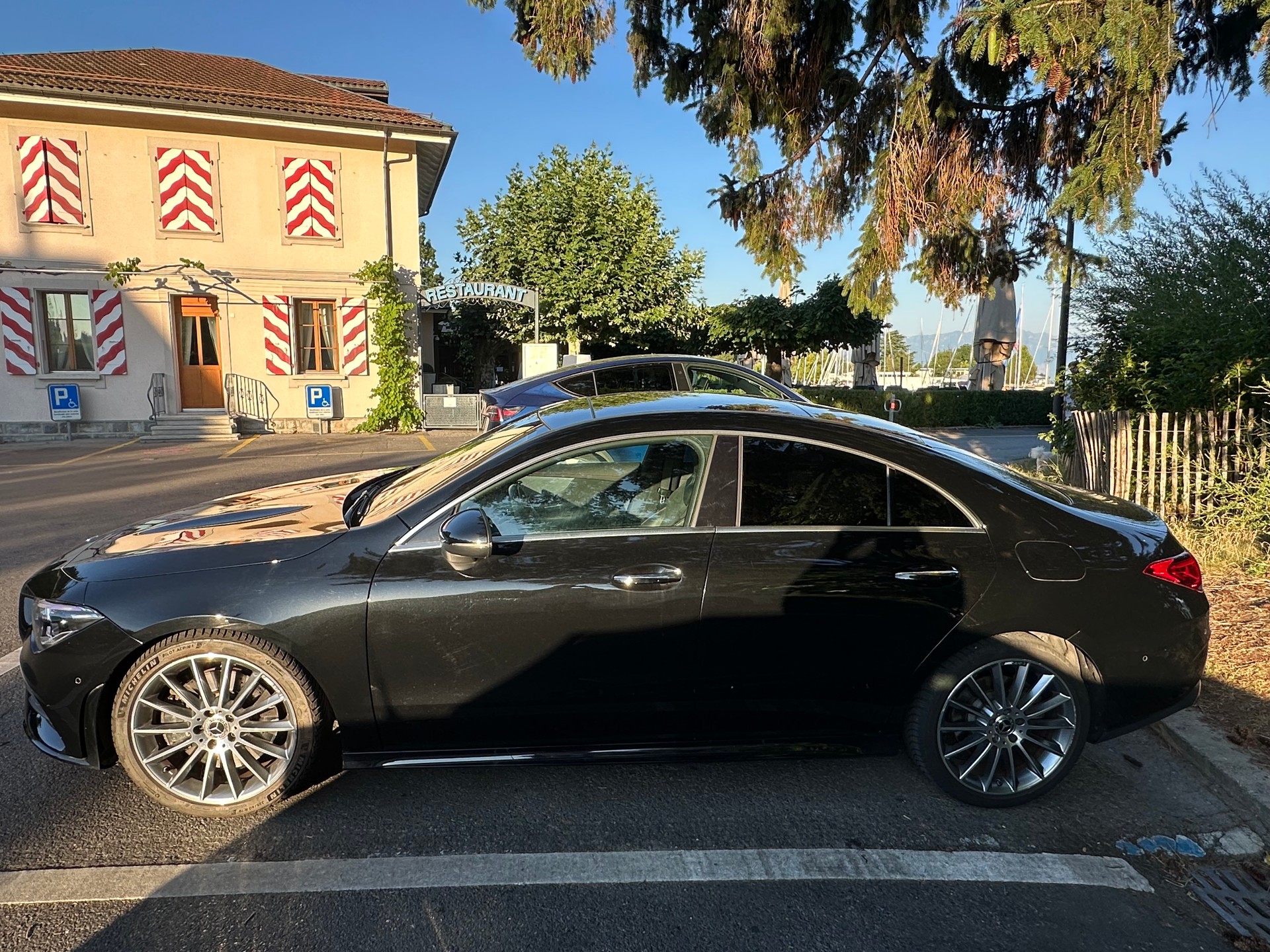 MERCEDES-BENZ CLA 250 AMG Line-image-3