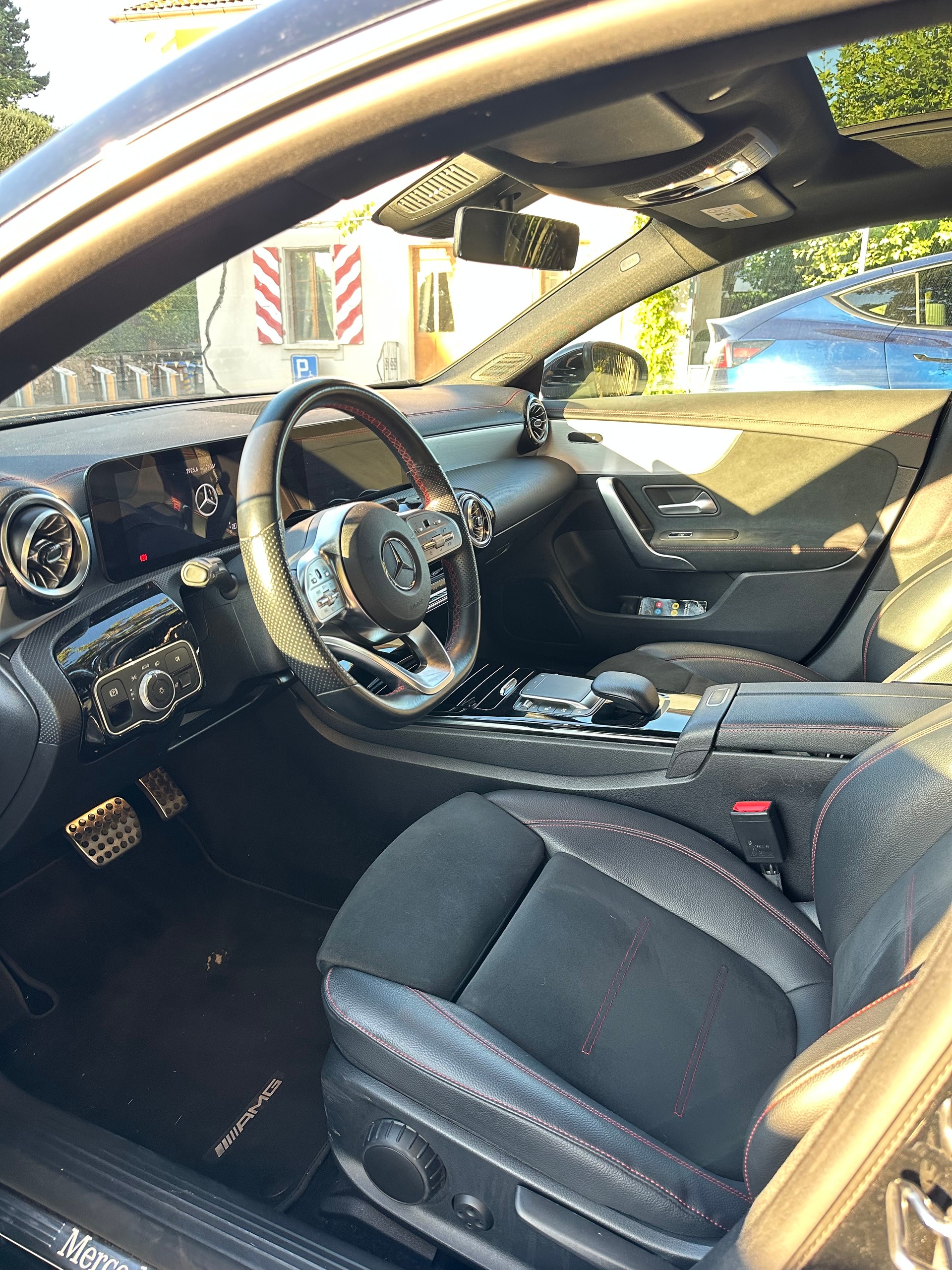 MERCEDES-BENZ CLA 250 AMG Line-image-2