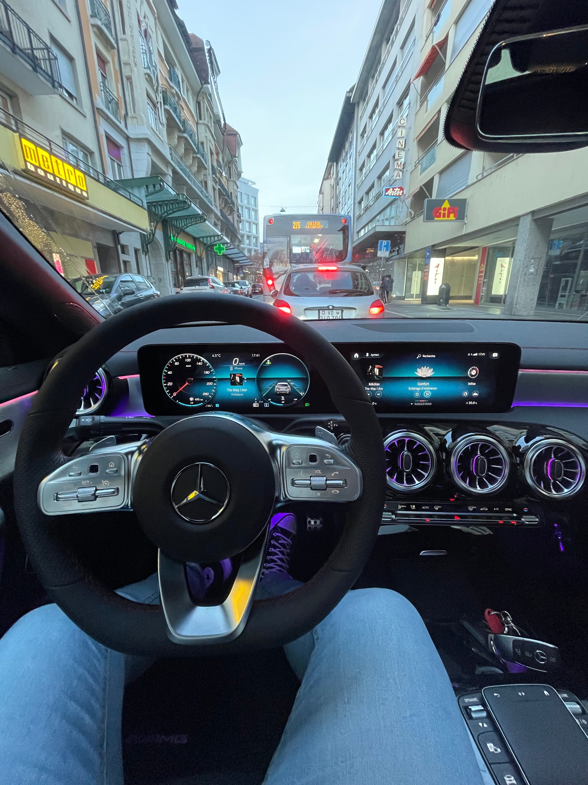 MERCEDES-BENZ CLA 250 AMG Line-image-4