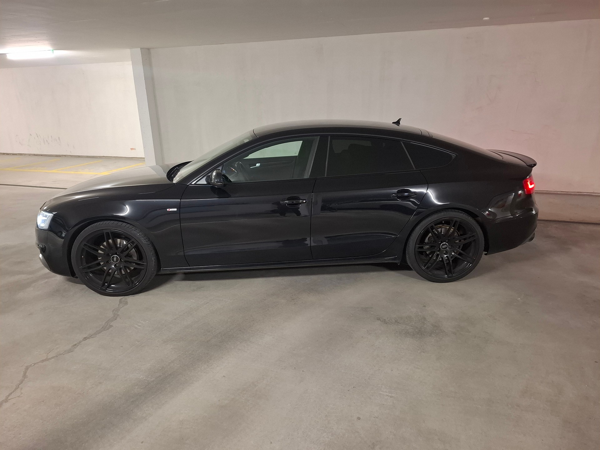 AUDI 2.0 TFSI 225 quattro S-Tronic-image-1