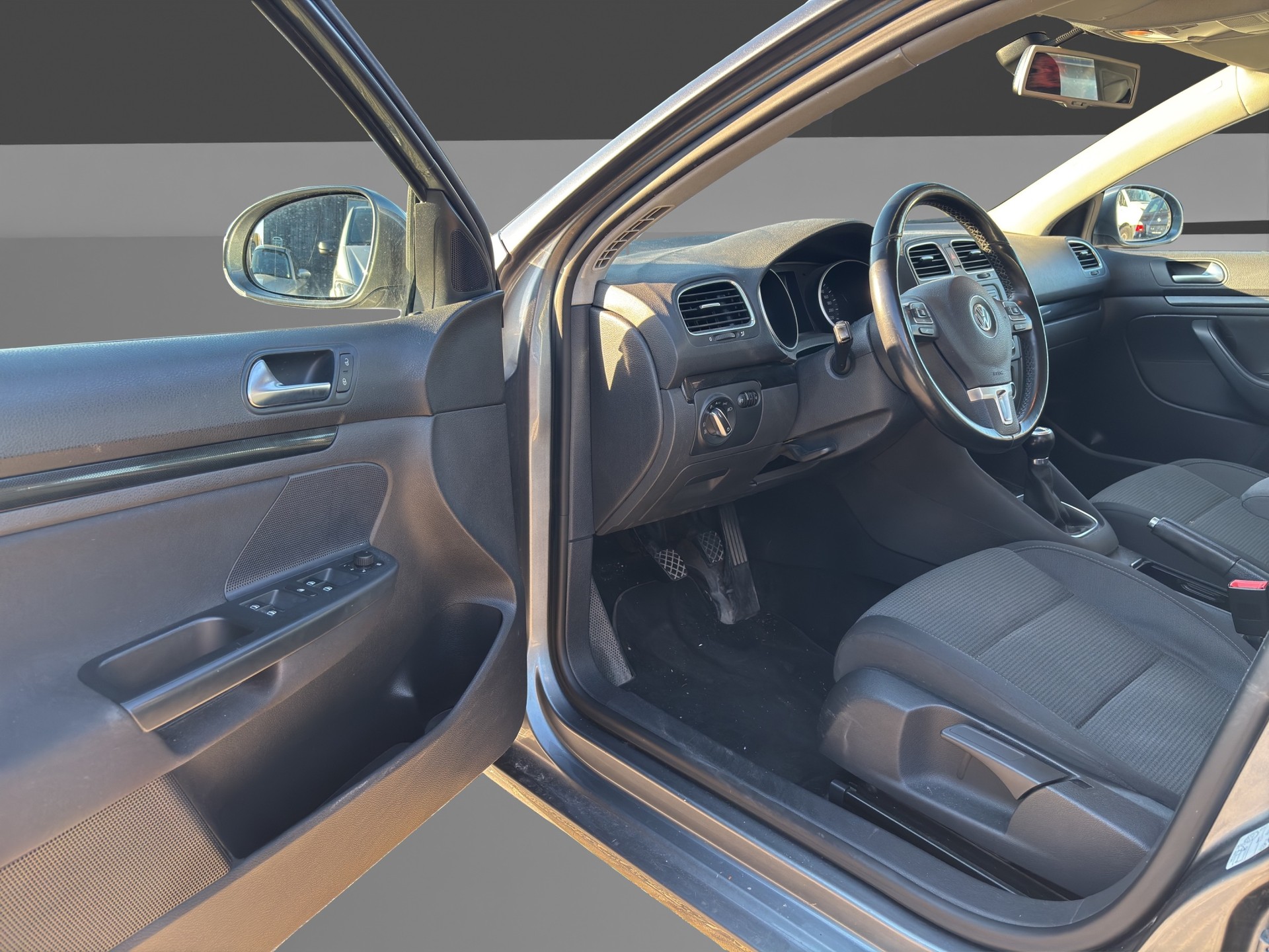 VW Golf Variant 1.6 TDI Comfortline 4Motion-image-8