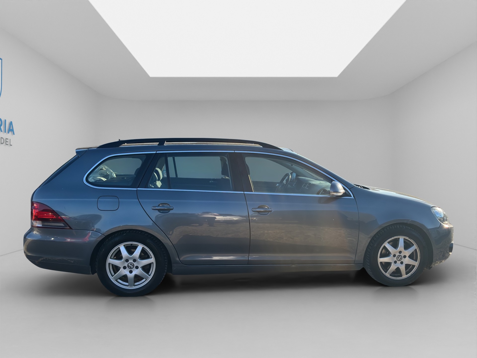 VW Golf Variant 1.6 TDI Comfortline 4Motion-image-5
