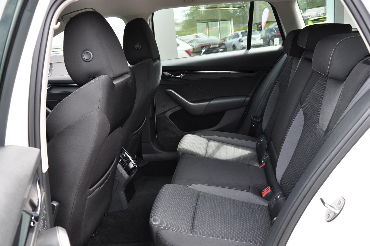 SKODA Octavia Combi 2.0 TDI DSG Ambition 4x4-image-18