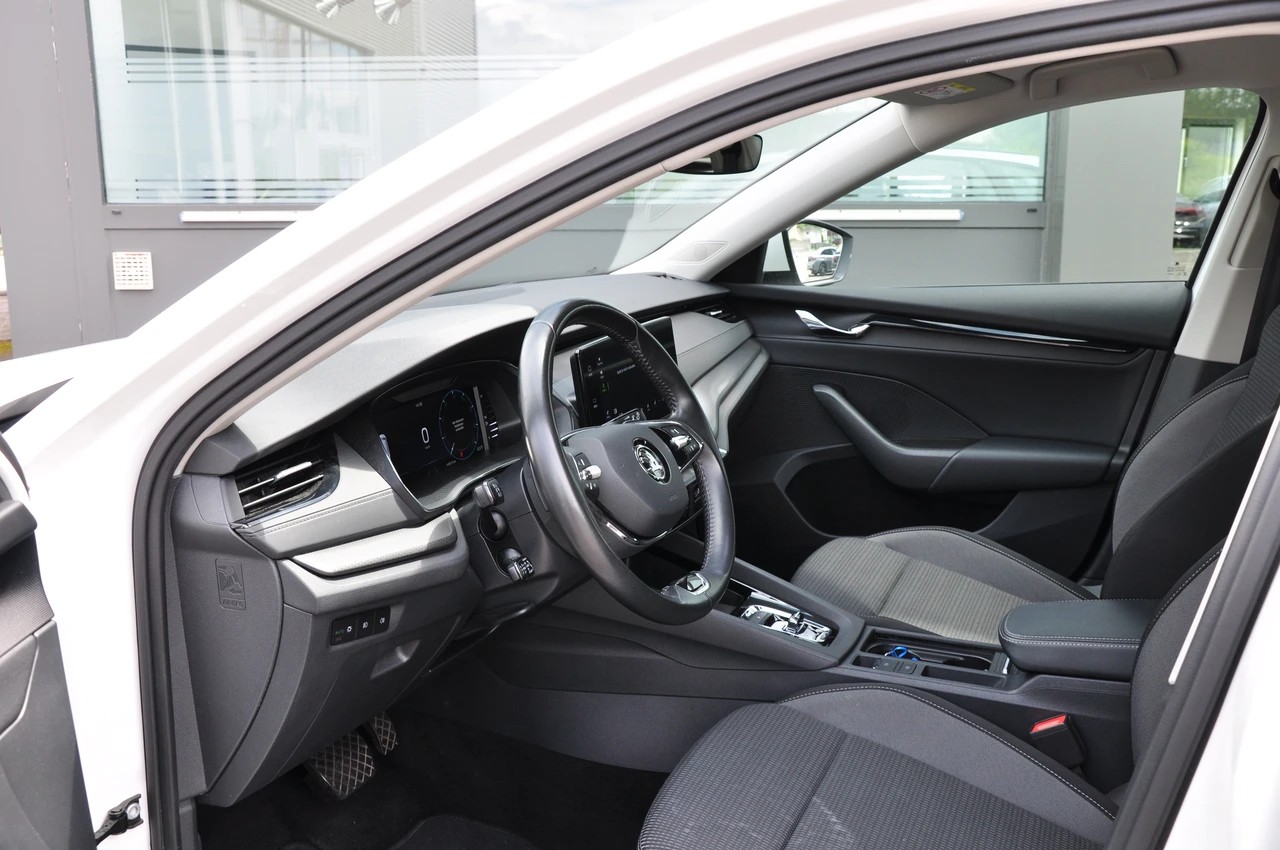 SKODA Octavia Combi 2.0 TDI DSG Ambition 4x4-image-13