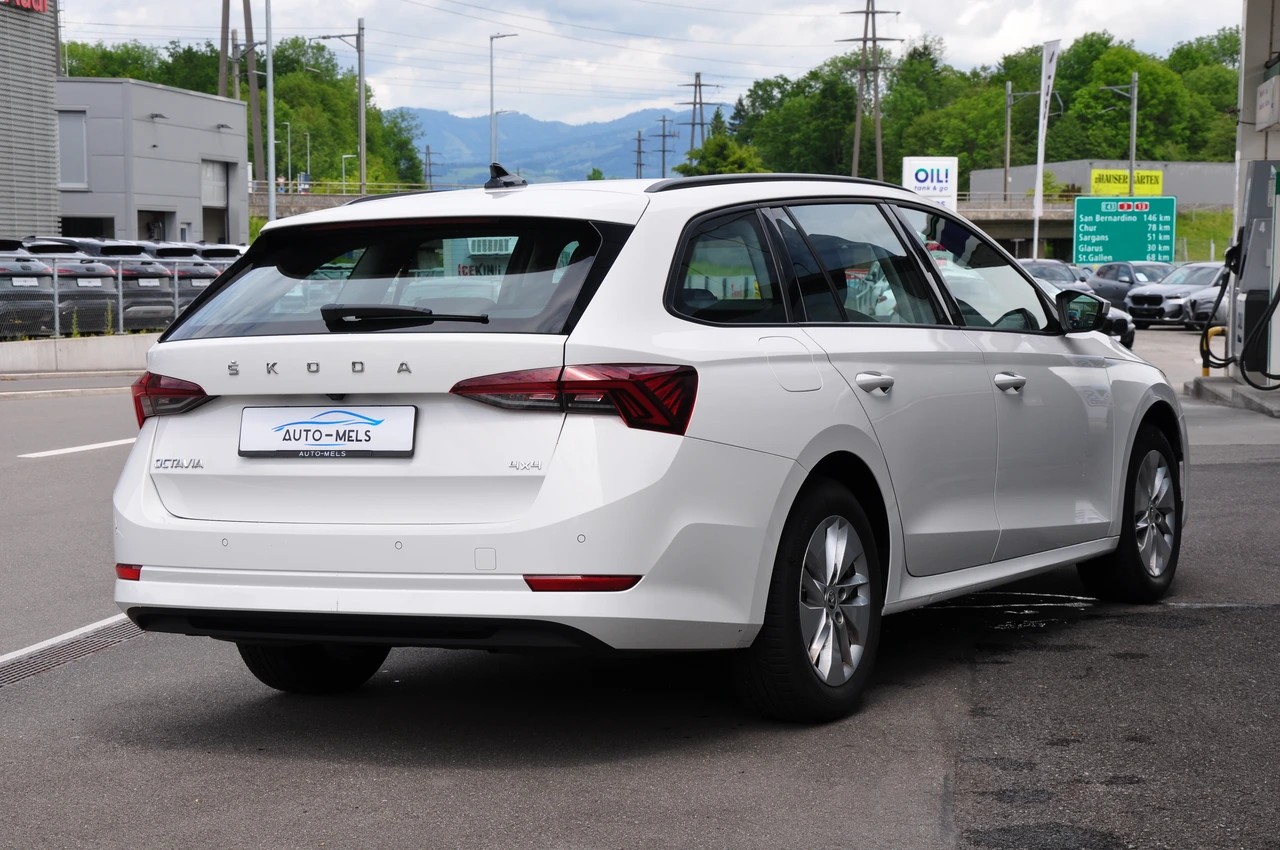SKODA Octavia Combi 2.0 TDI DSG Ambition 4x4-image-9