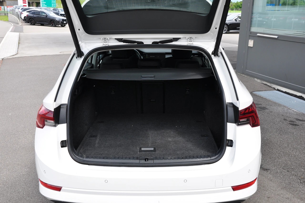 SKODA Octavia Combi 2.0 TDI DSG Ambition 4x4-image-12