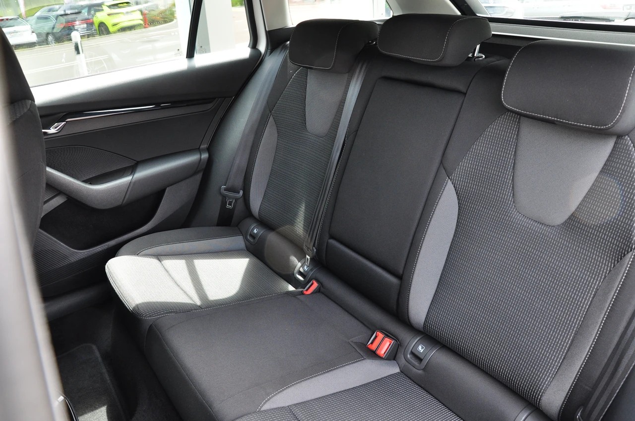 SKODA Octavia Combi 2.0 TDI DSG Ambition 4x4-image-19