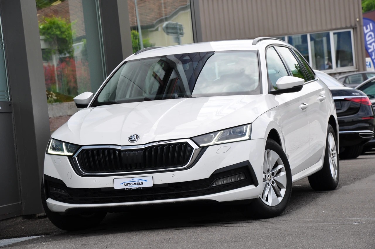SKODA Octavia Combi 2.0 TDI DSG Ambition 4x4-image-0