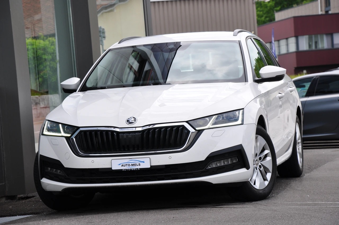 SKODA Octavia Combi 2.0 TDI DSG Ambition 4x4-image-1