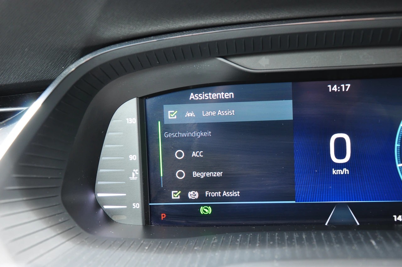SKODA Octavia Combi 2.0 TDI DSG Ambition 4x4-image-23
