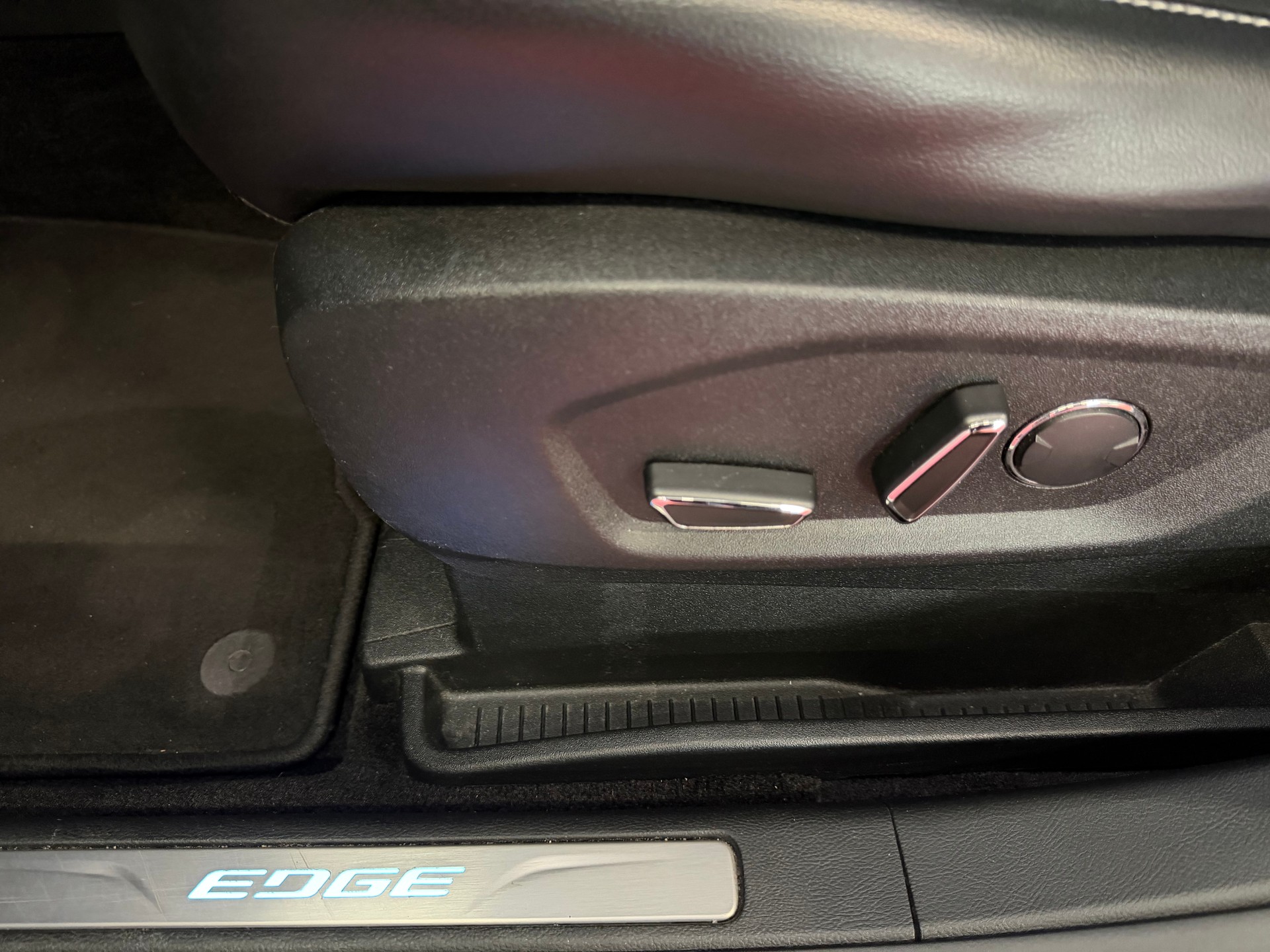 FORD Edge 2.0 TDCi ST-Line 4WD PowerShift-image-27