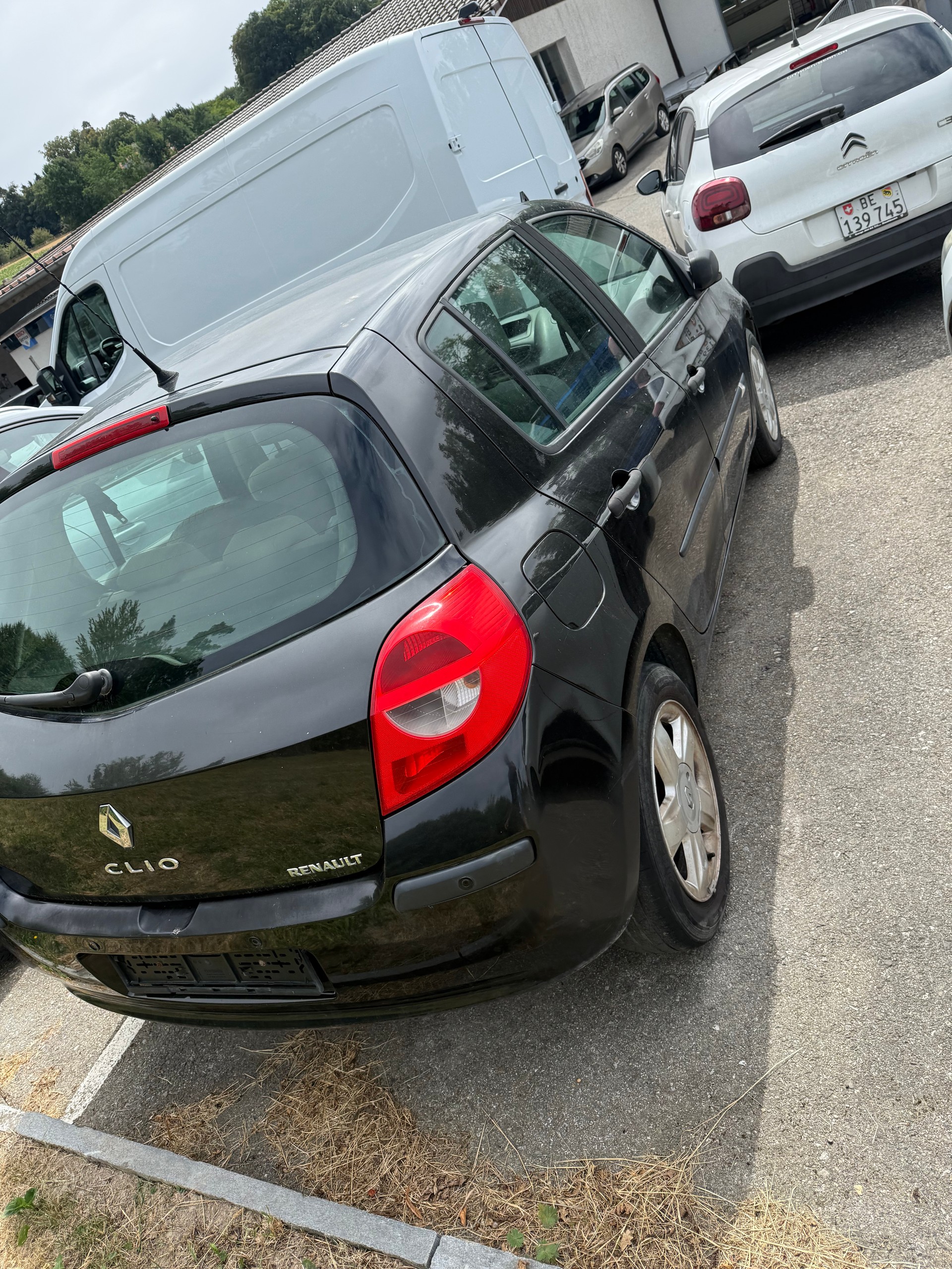 RENAULT Clio 1.4 16V Privilège-image-1
